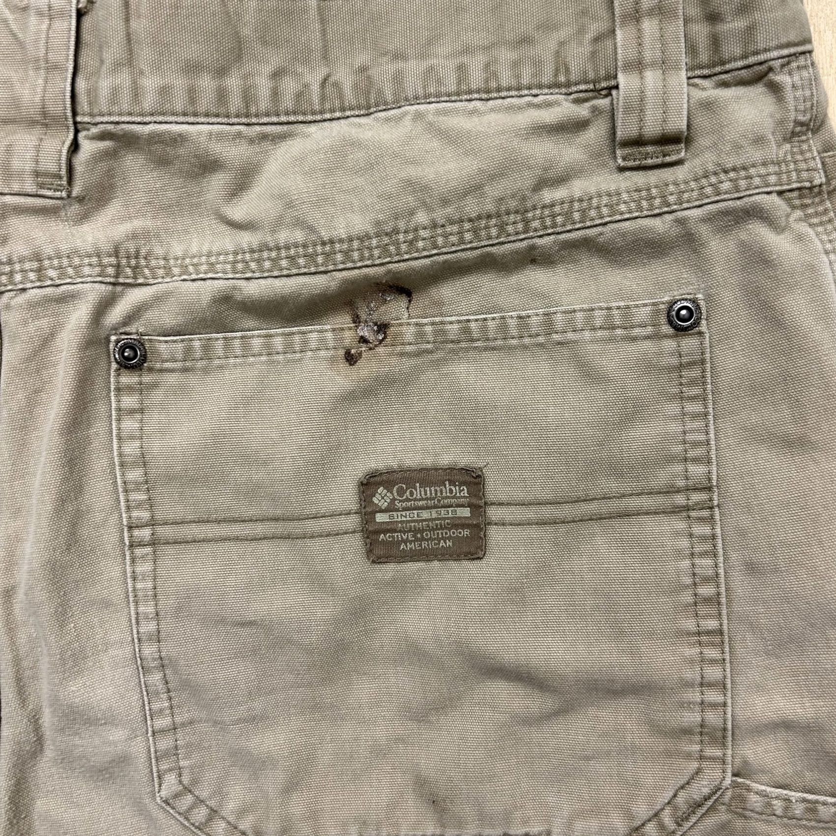 Vintage Columbia Chino Shorts Mens 36 Beige Canvas Utility Pockets 11 Inseam Workwear Size US 36 / EU 52 - 4 Thumbnail