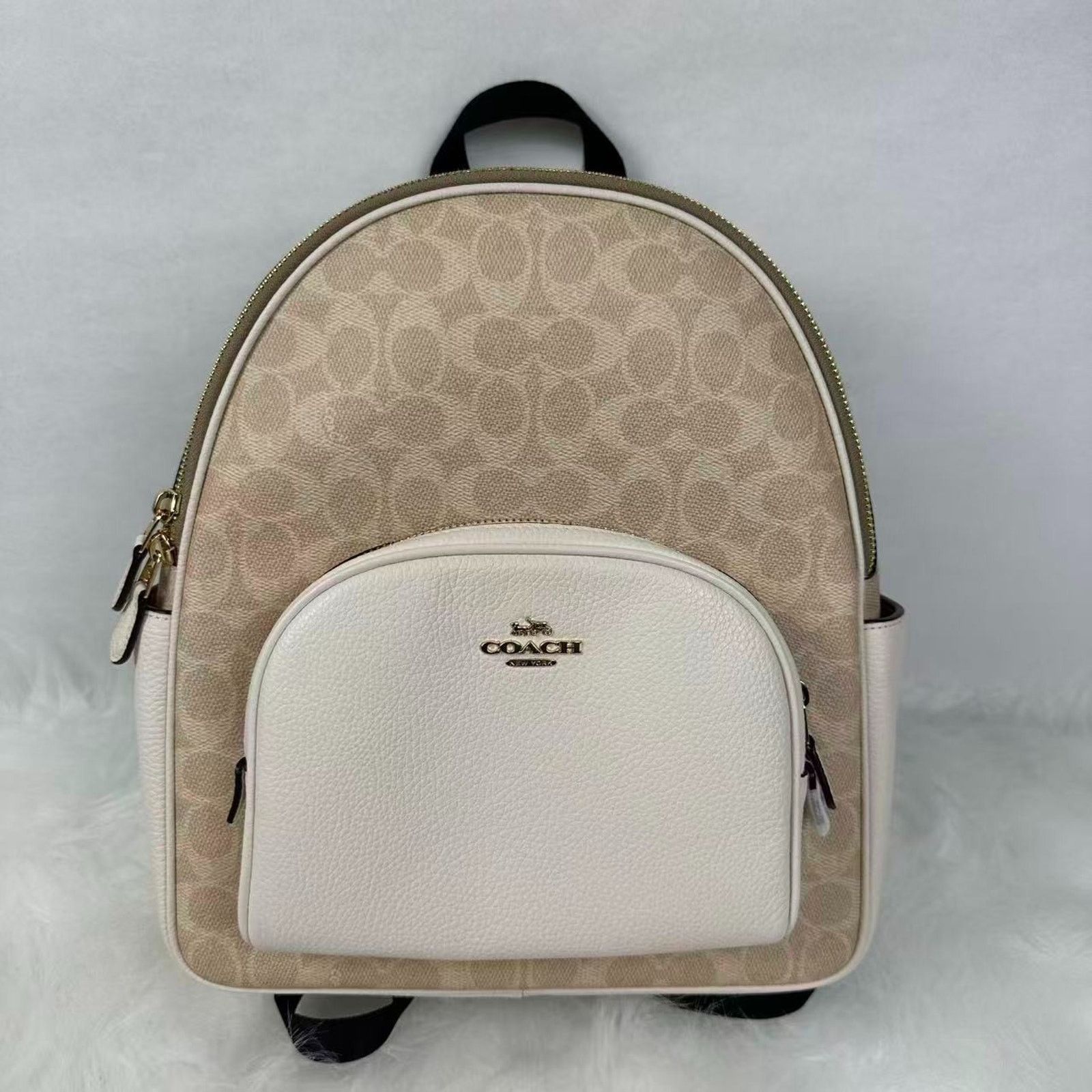 Coach Coach F16556;Beige and White Daisy Canvas Backpack  display picture 1