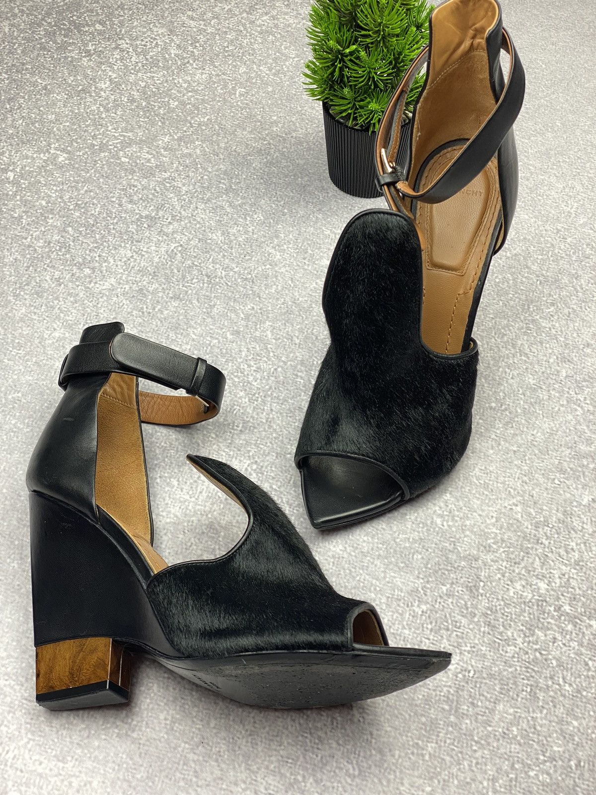 Givenchy Givenchy Heels Black Suede & Mink 😍 Size US 8 / IT 38 - 2 Thumbnail