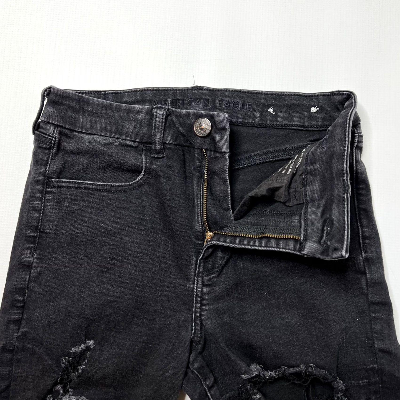 American Eagle Outfitters AEO American Eagle Jeans Size 8 Short Black Jegging Hi-Rise Skinny Distressed 5-Pocket Womens - Petites, Comfort, 4.25" Leg Opening Size 30" / US 8 / IT 44 - 4 Thumbnail