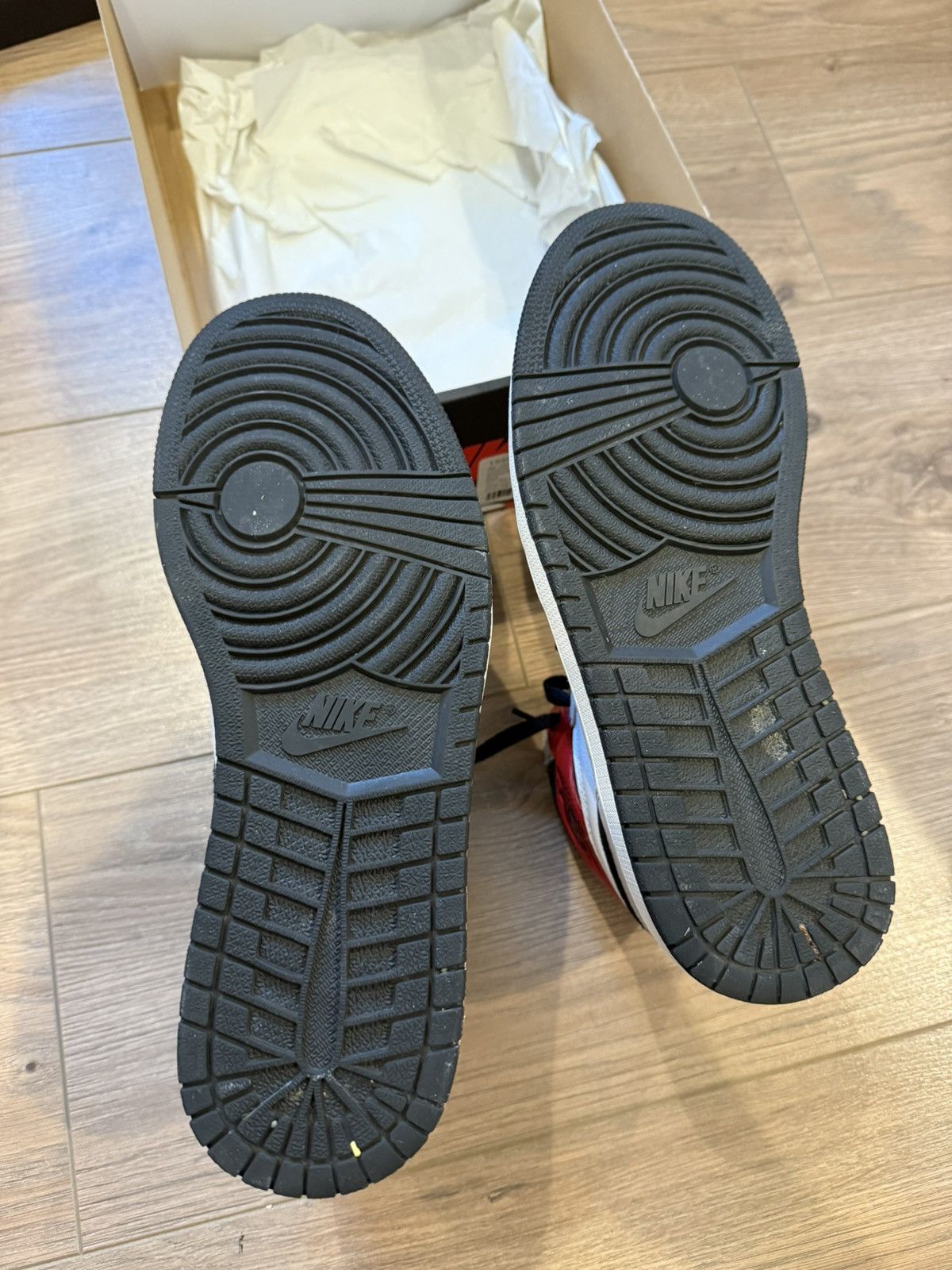 Nike Jordan 1 retro high og Size US 10 / EU 43 - 3 Thumbnail