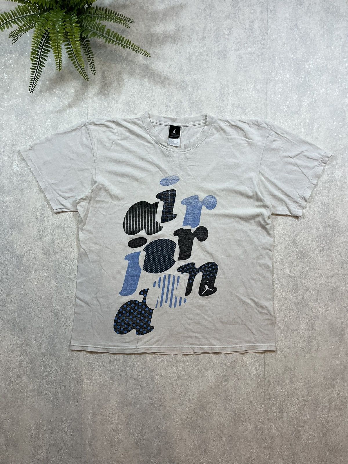 Nike × Vintage 90s Nike Jordan Vintage Y2K Big Retro Logo Tee T-Shirt Size US L / EU 52-54 / 3 - 1 Thumbnail