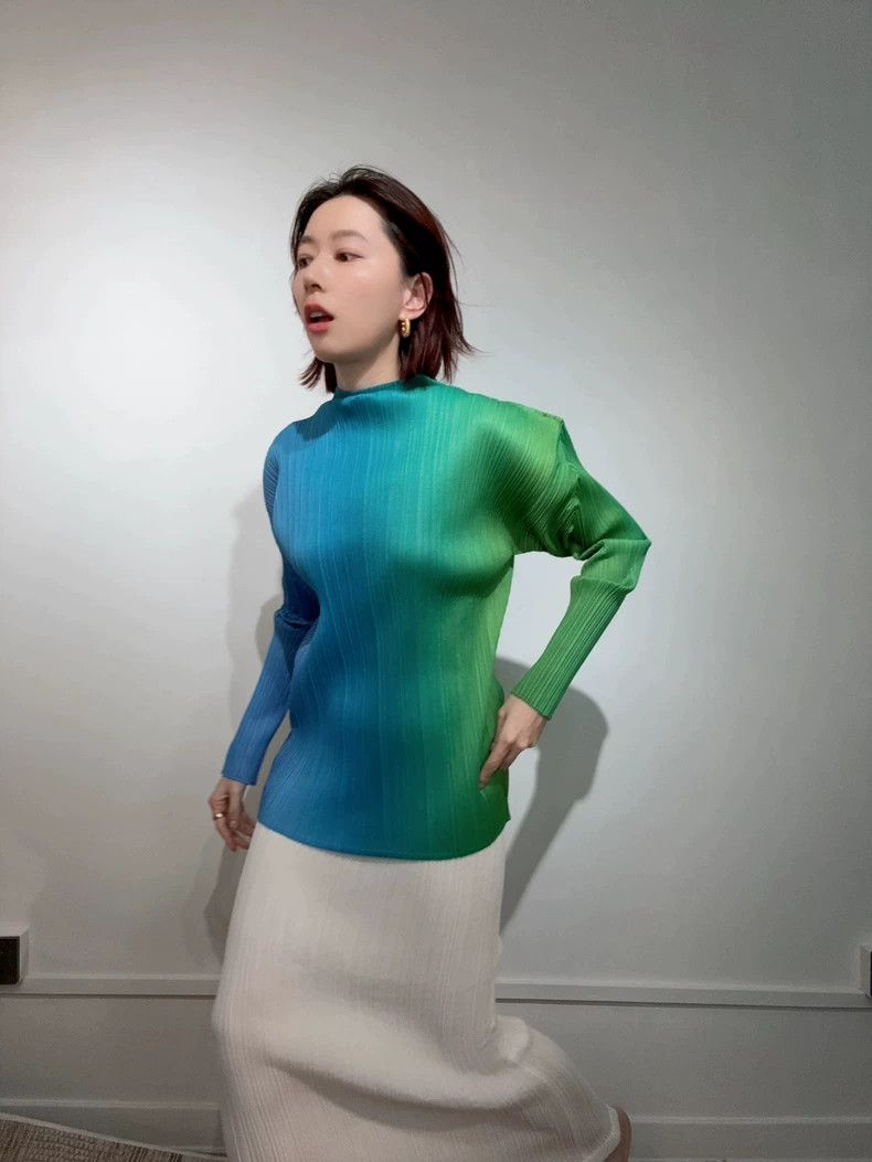 Issey Miyake size:one size Blue and green gradient aurora