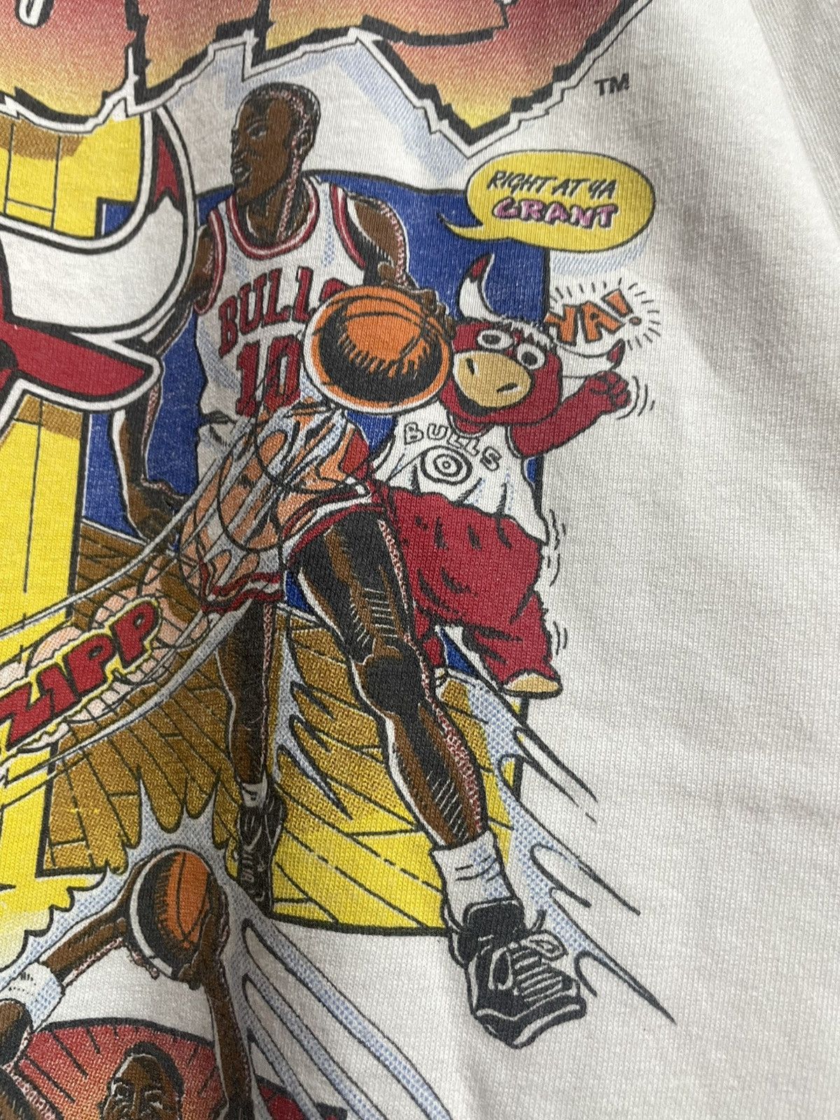 NBA Vintage 90s NBA Salem Chicago Bull Comic T-Shirt. Size US XL / EU 56 / 4 - 3 Thumbnail