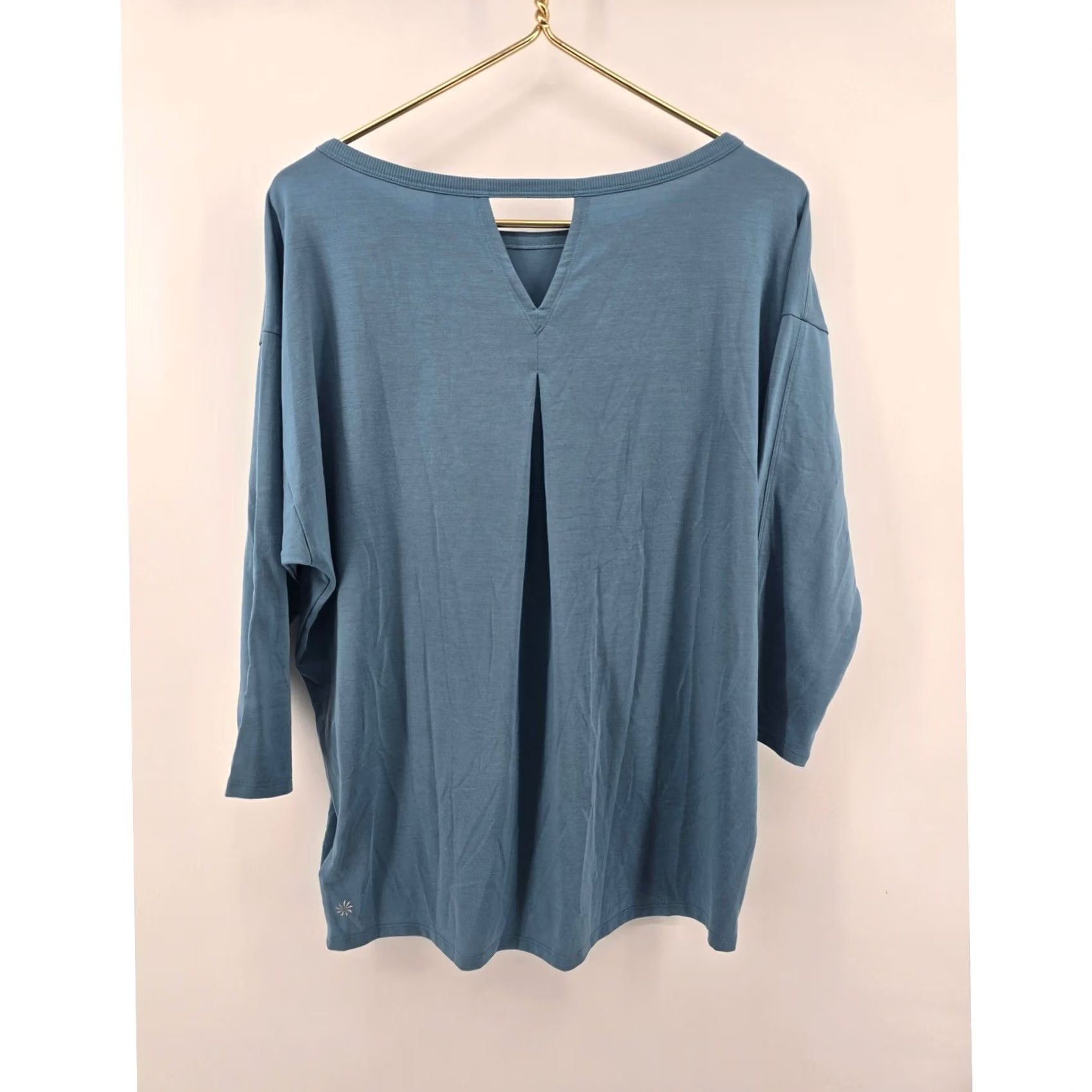 Athleta Athleta Top Womens Medium Blue Boat Neck Keyhole Back 3/4 Sleeve Relaxed Fit Size M / US 6-8 / IT 42-44 - 3 Thumbnail