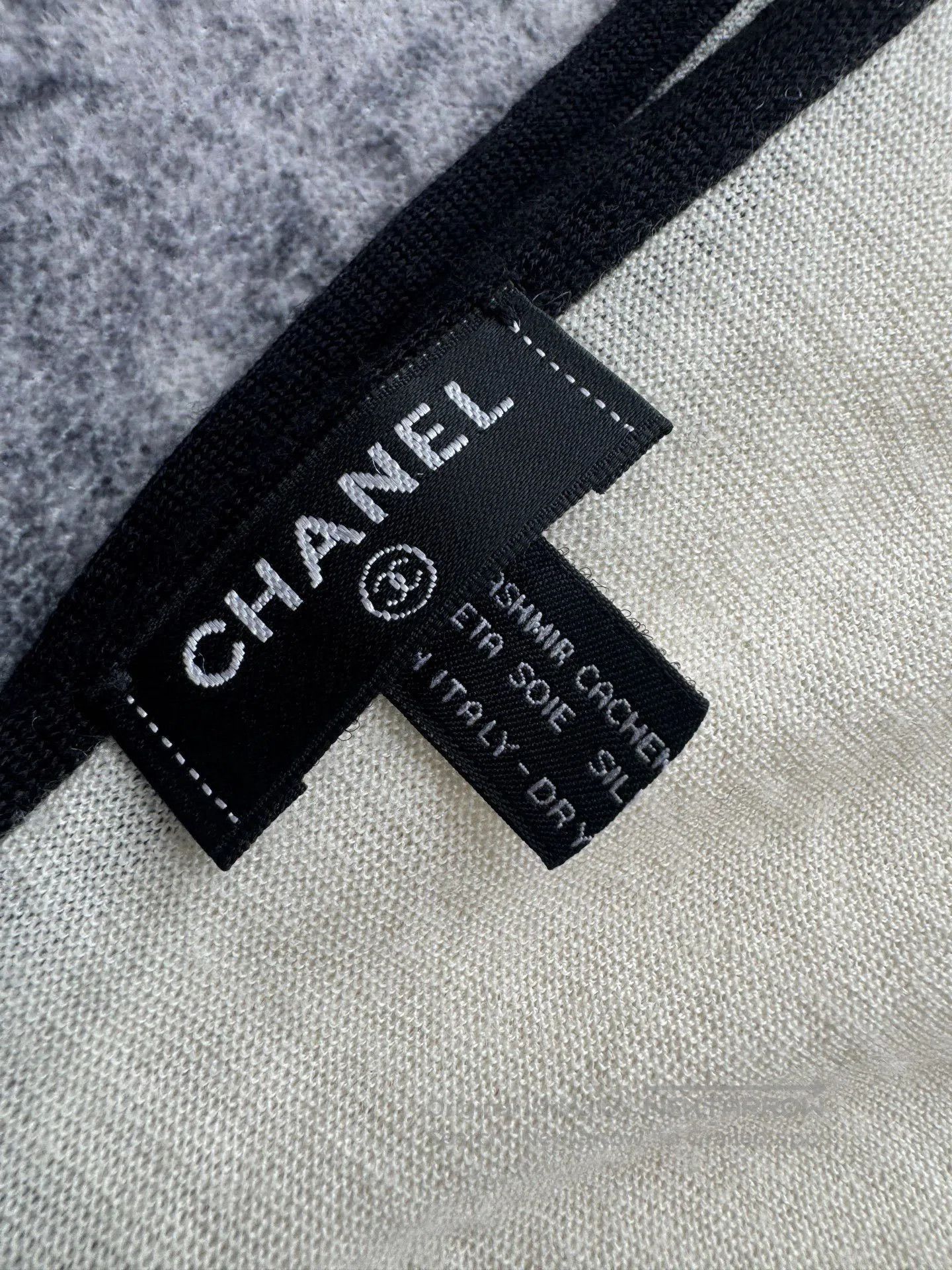 Chanel Chanel Beige Cashmere Oversized Shawl. Size ONE SIZE - 5 Thumbnail
