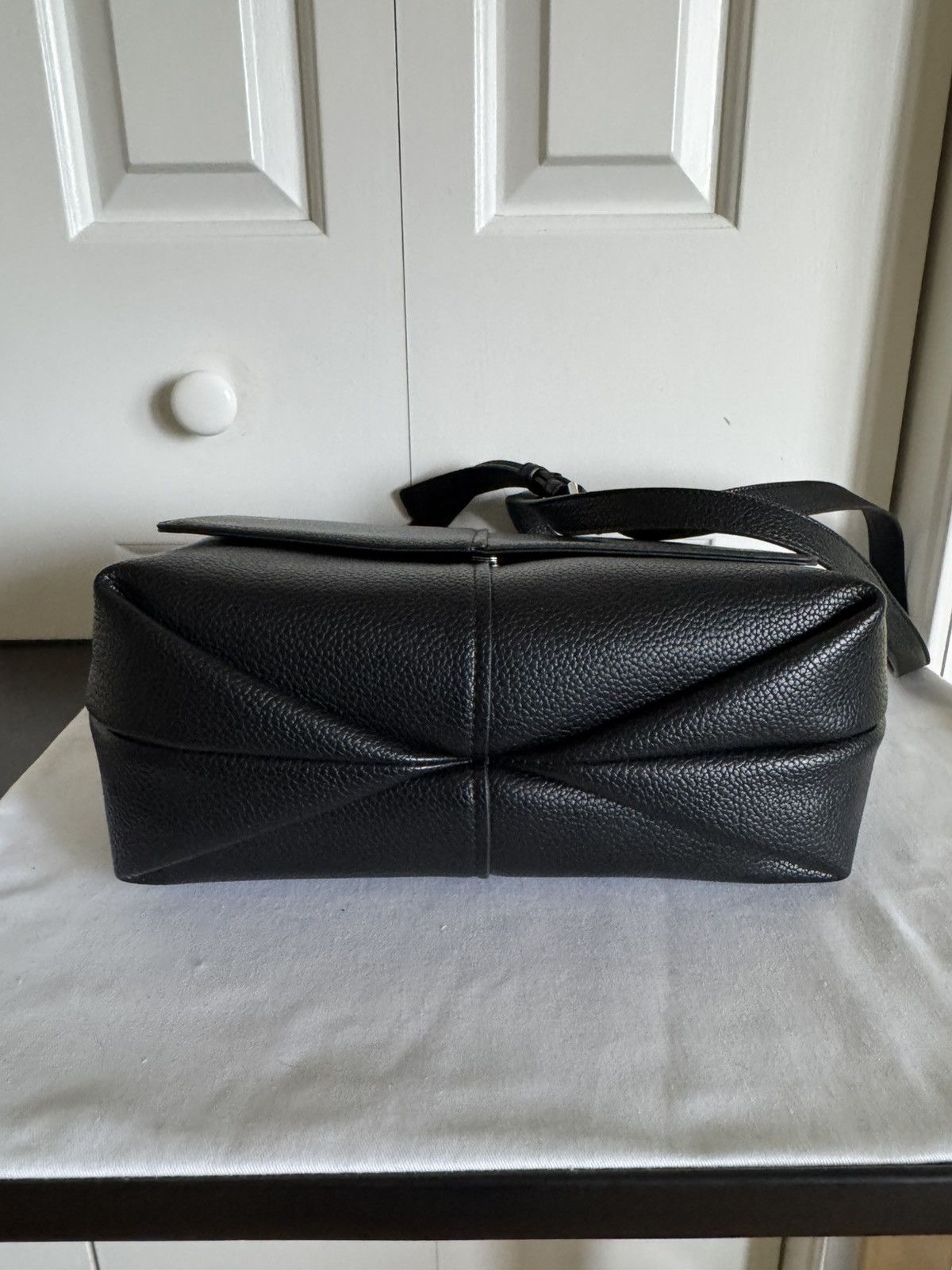 Calvin Klein CALVIN KLEIN Black Pebbled Faux Leather Shoulder Bag NWOT Size ONE SIZE - 9 Thumbnail