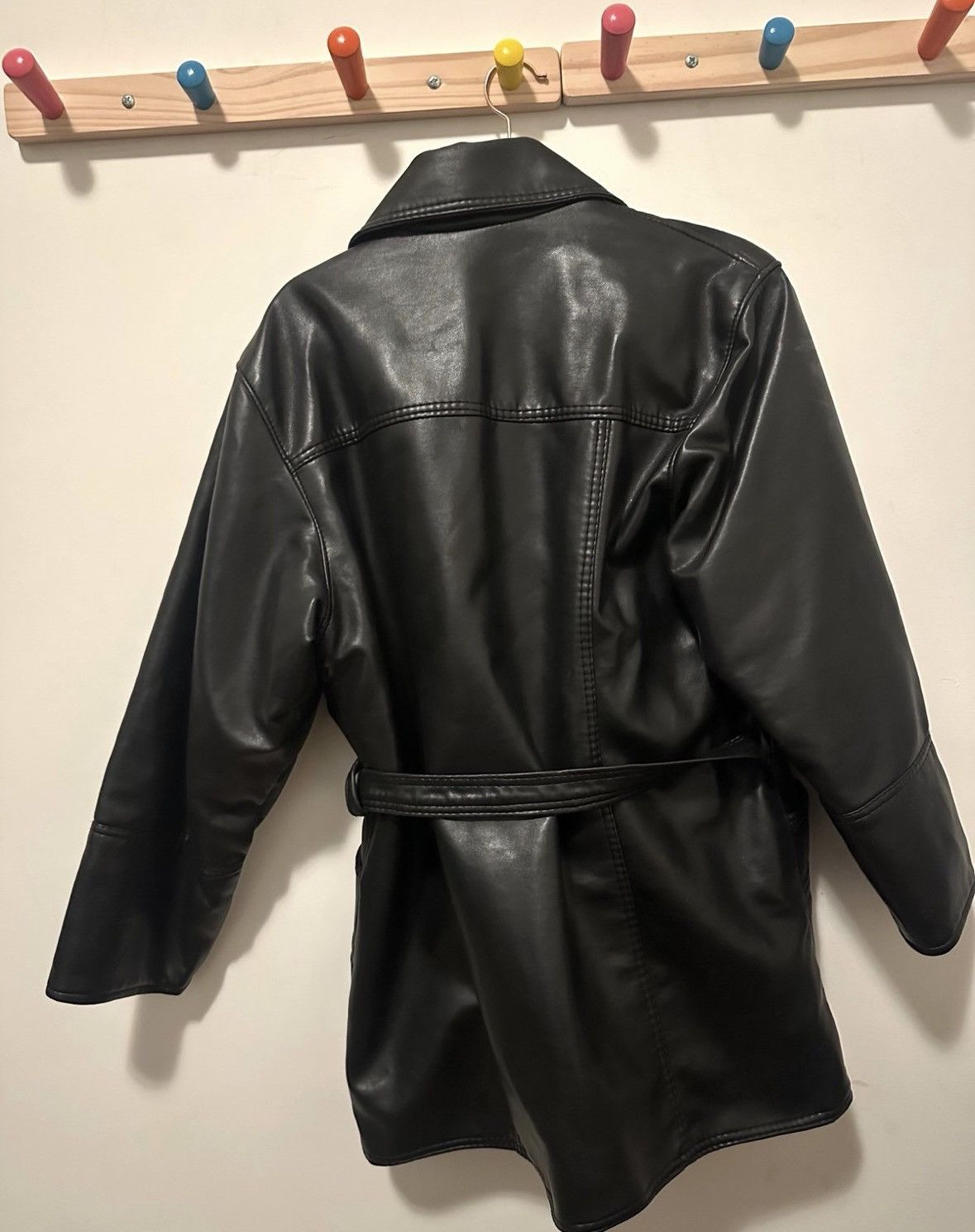 Vintage Vintage - Italian Black Faux Leather Trench Coat w/ Belt (S) Size S / US 4 / IT 40 - 7 Thumbnail
