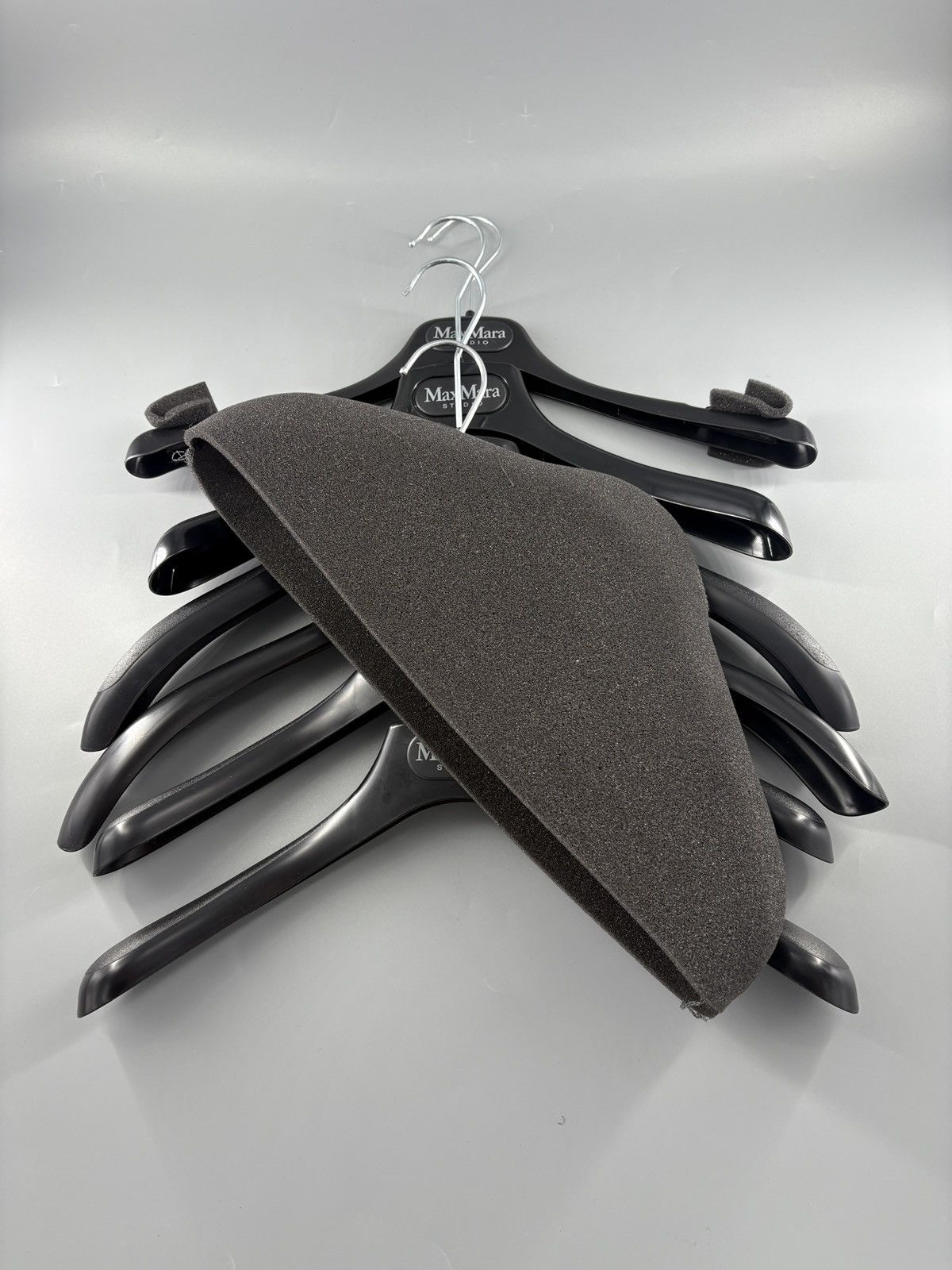 Max Mara Max Mara Designer Logo Hanger Size ONE SIZE - 4 Thumbnail