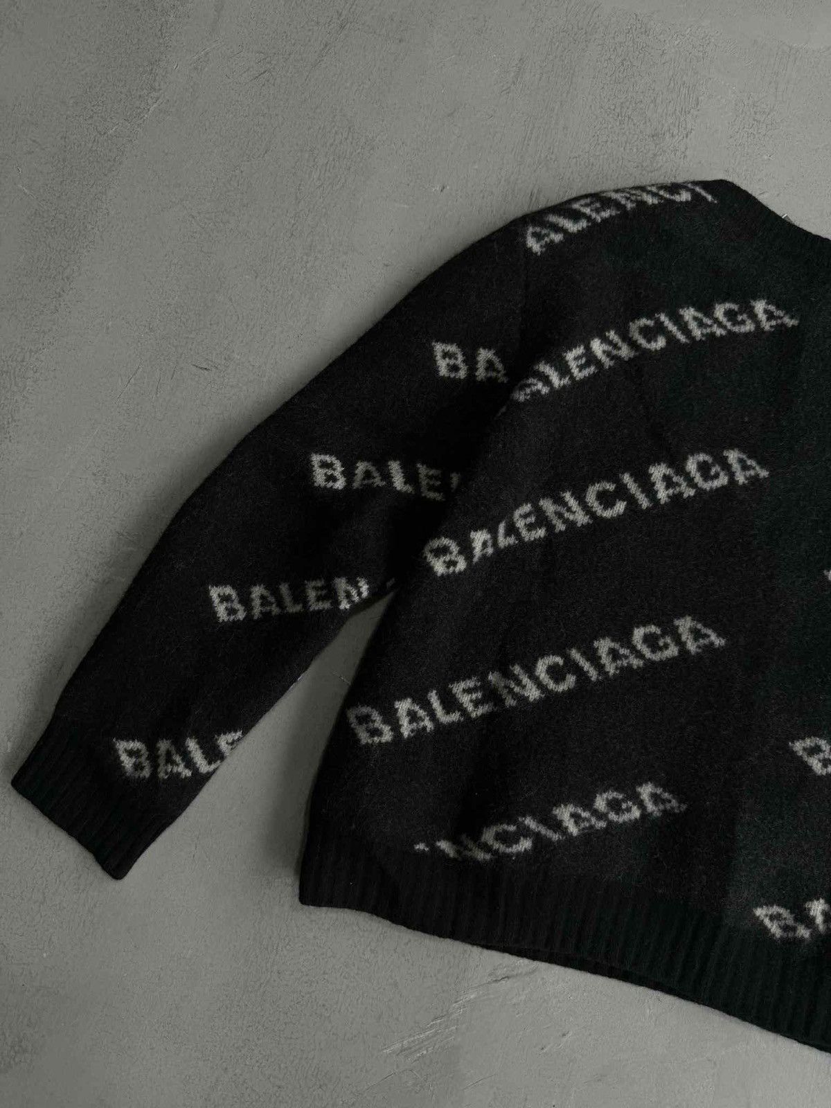Balenciaga Balenciaga - All Over Print Wool Crewneck Size M / US 6-8 / IT 42-44 - 7 Thumbnail