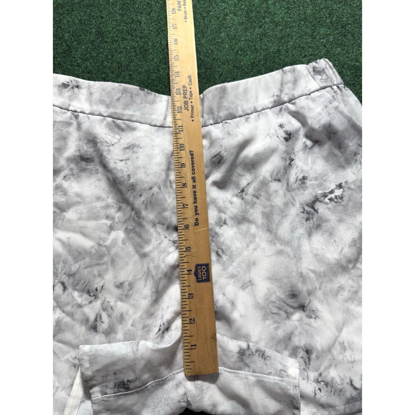 Lululemon Lululemon Flat Front Relaxed Short 4" Aquila Rhino Grey 12 Women Activewear Casual Shorts Size 34" / US 12 / IT 48 - 7 Thumbnail