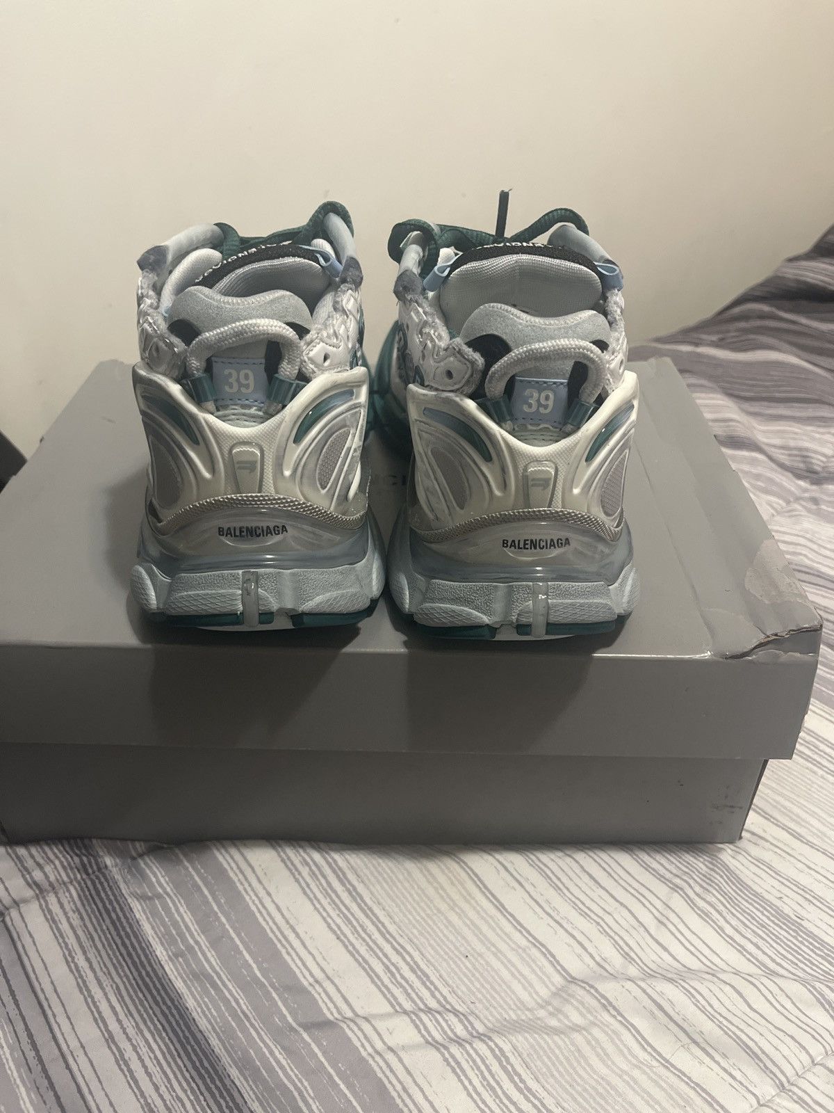 Balenciaga Balenciaga Wmns Runner Sneaker 'Worn-Out - White Green Blue' Size US 9 / IT 39 - 4 Thumbnail