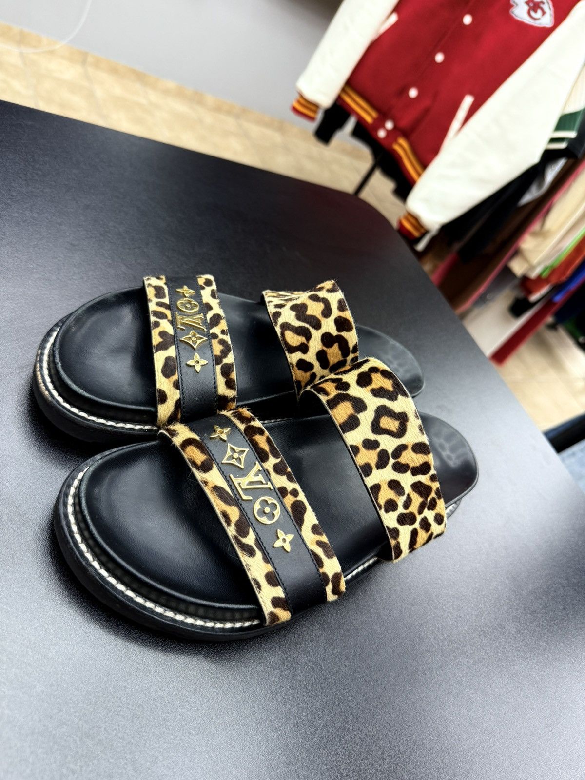 Louis Vuitton Louis Vuitton Bom Dia leopard sandals Size 39.5 / 9.5US Size US 9.5 / IT 39.5 - 7 Thumbnail
