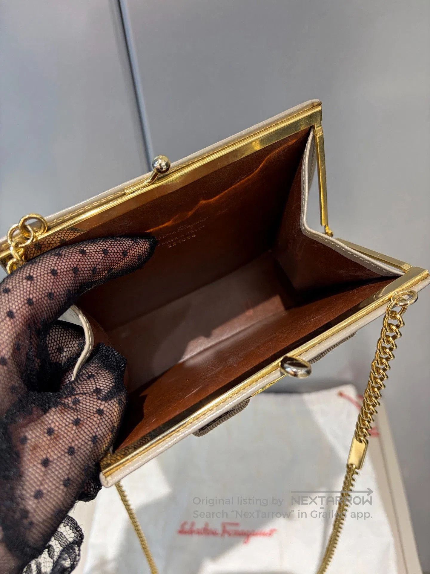 Salvatore Ferragamo Ferragamo Mini Museum Beige Chain Bag. Size ONE SIZE - 5 Thumbnail