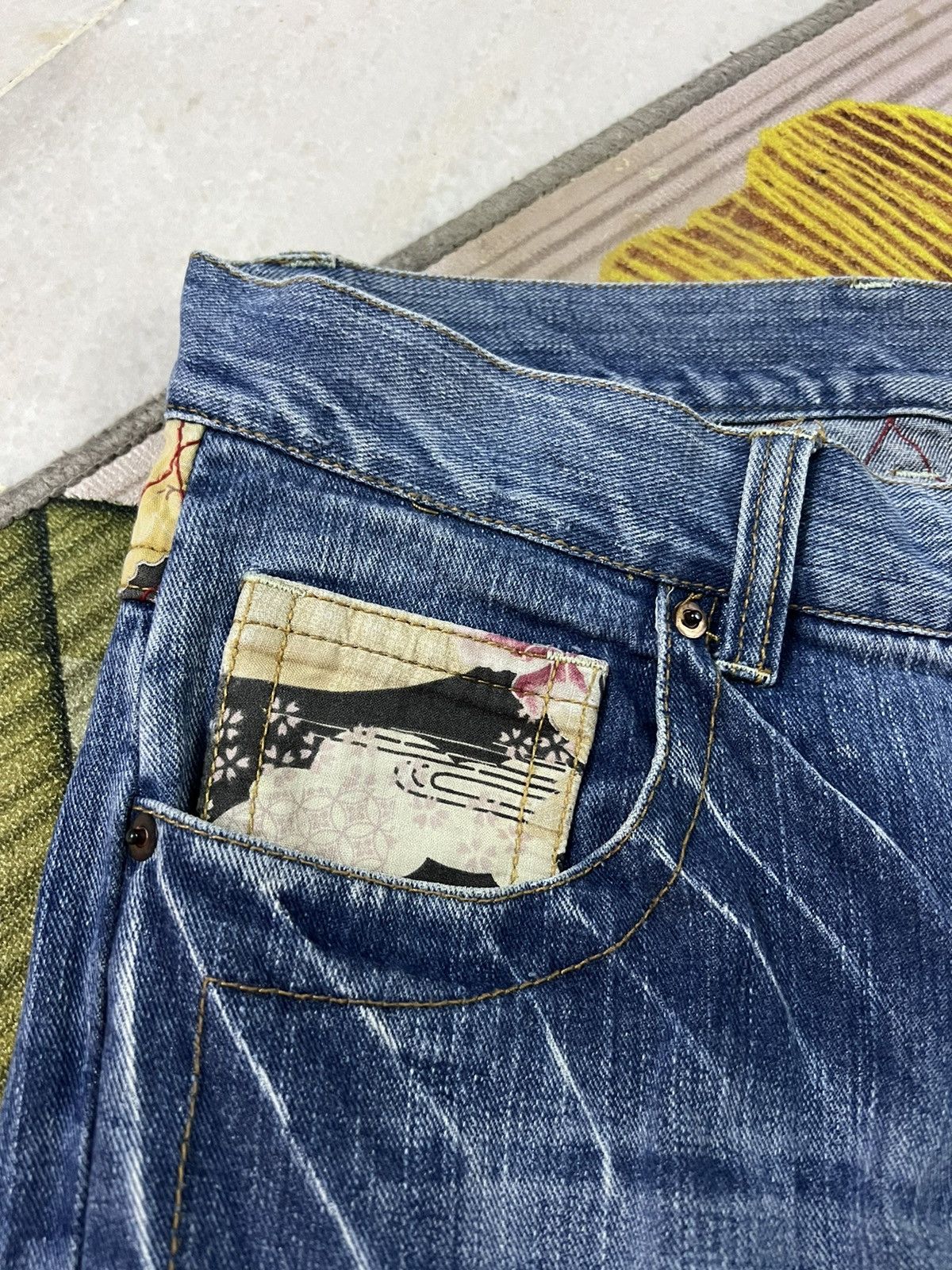 Japanese Brand SUKAJAN UNBRAND FISH KOI JEANS Size US 32 / EU 48 - 5 Thumbnail
