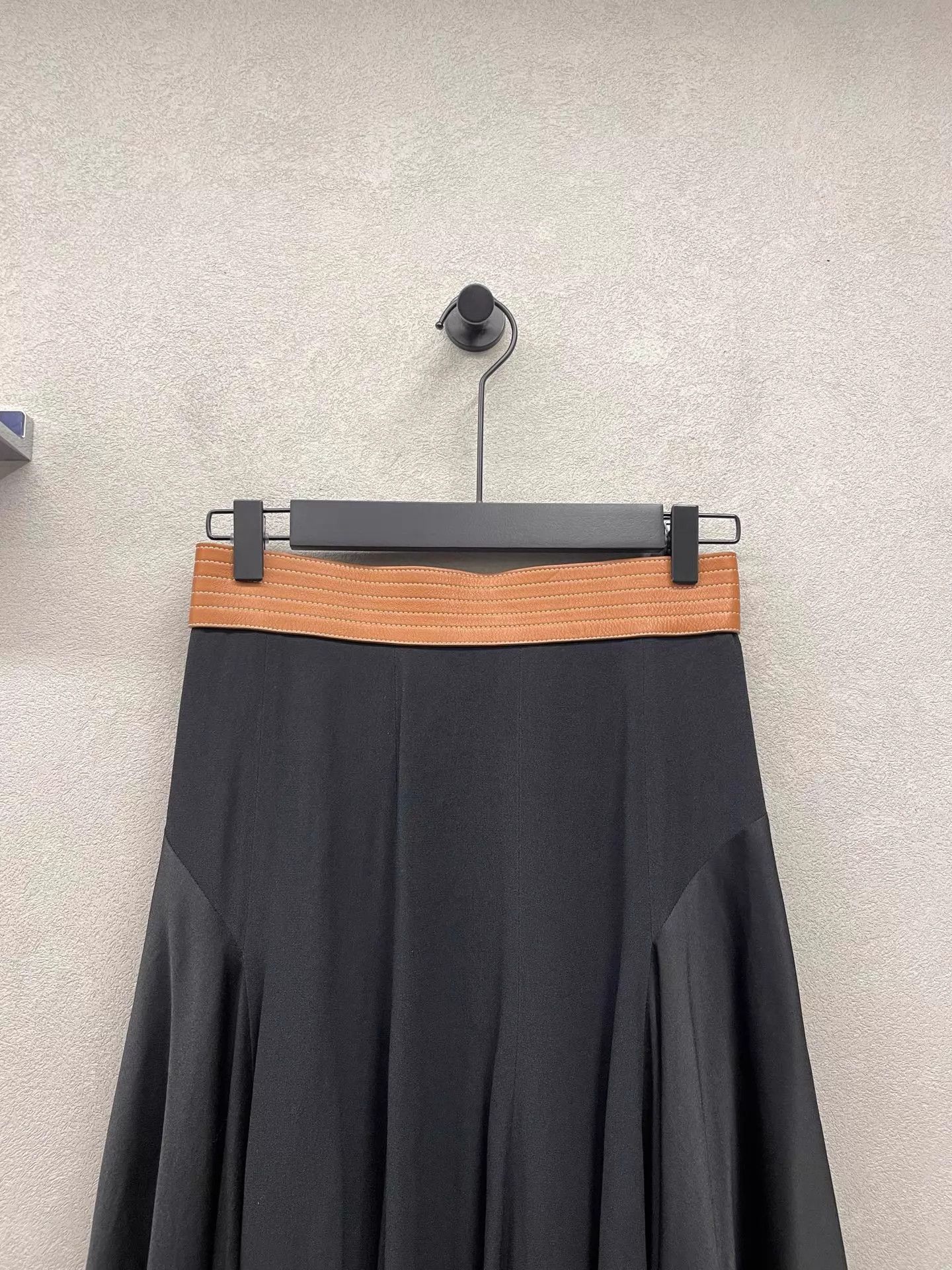 Loewe LOEWE reverse satin irregular mid-waist pleated dress 36 Size XS / US 0-2 / IT 36-38 - 4 Thumbnail