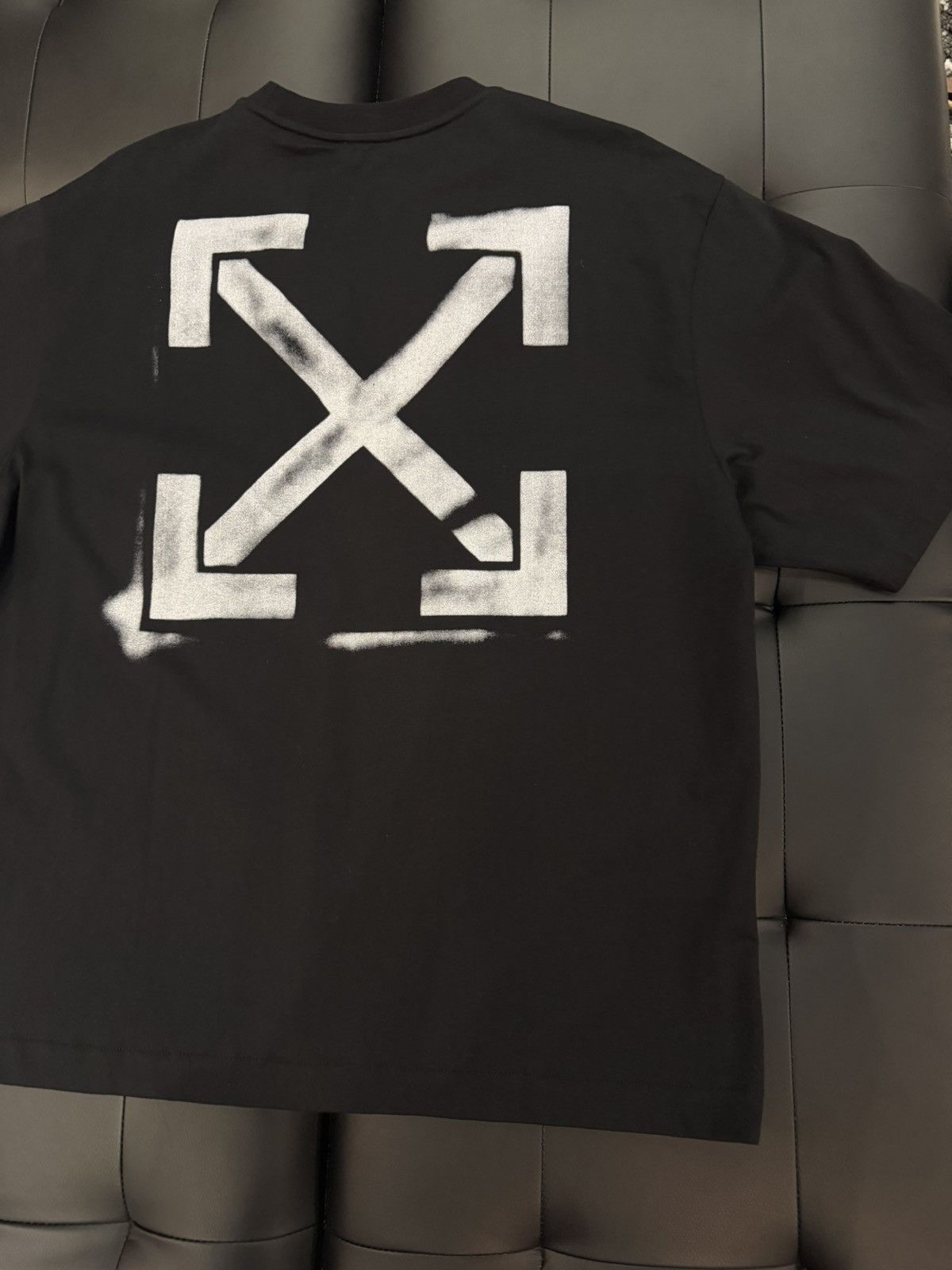 Off-White Size M - Off-White Spray Arrow T-Shirt Black Size US M / EU 48-50 / 2 - 3 Thumbnail
