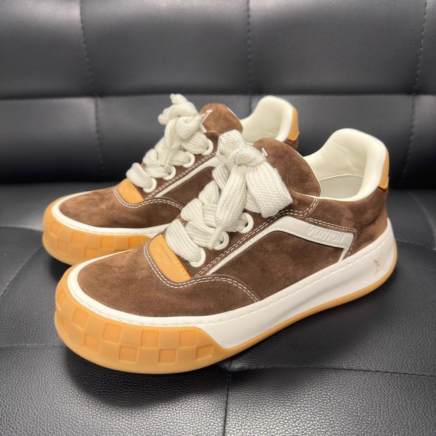 Louis Vuitton LV Louis Vuitton 25 NewSuede Low-Top Sneakers Brown 40.5 Size US 7 / EU 40 - 1 Thumbnail