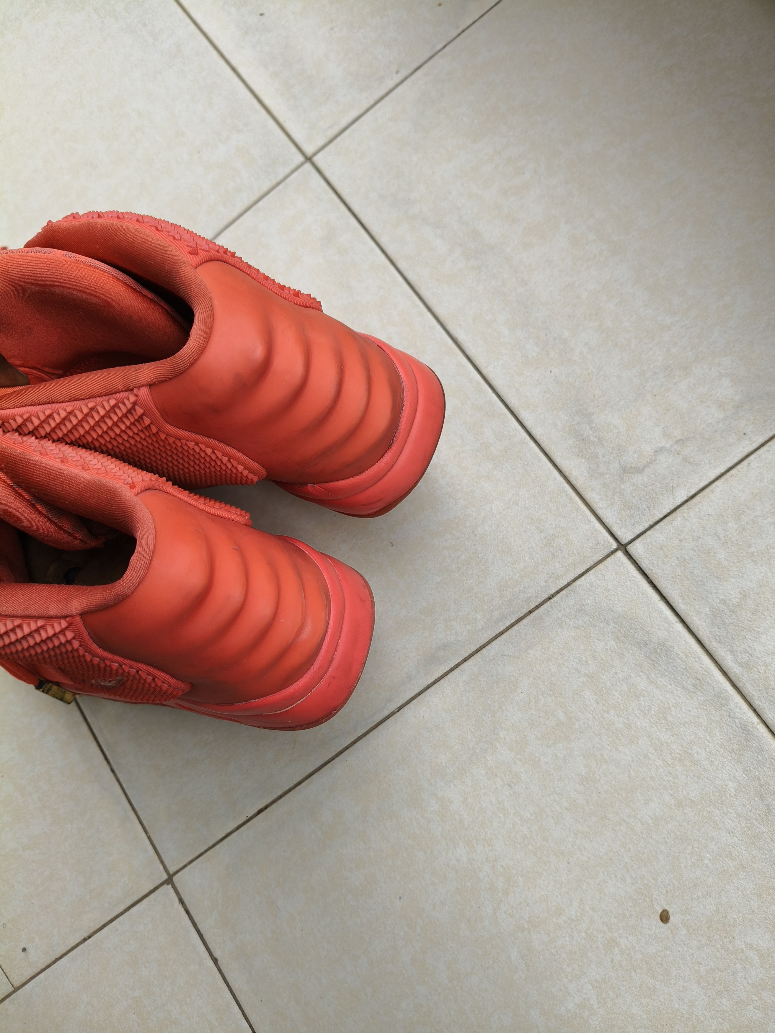 Kanye West × Nike Nike air yeezy 2 RED OCTOBERS Size US 10 / EU 43 - 12 Thumbnail