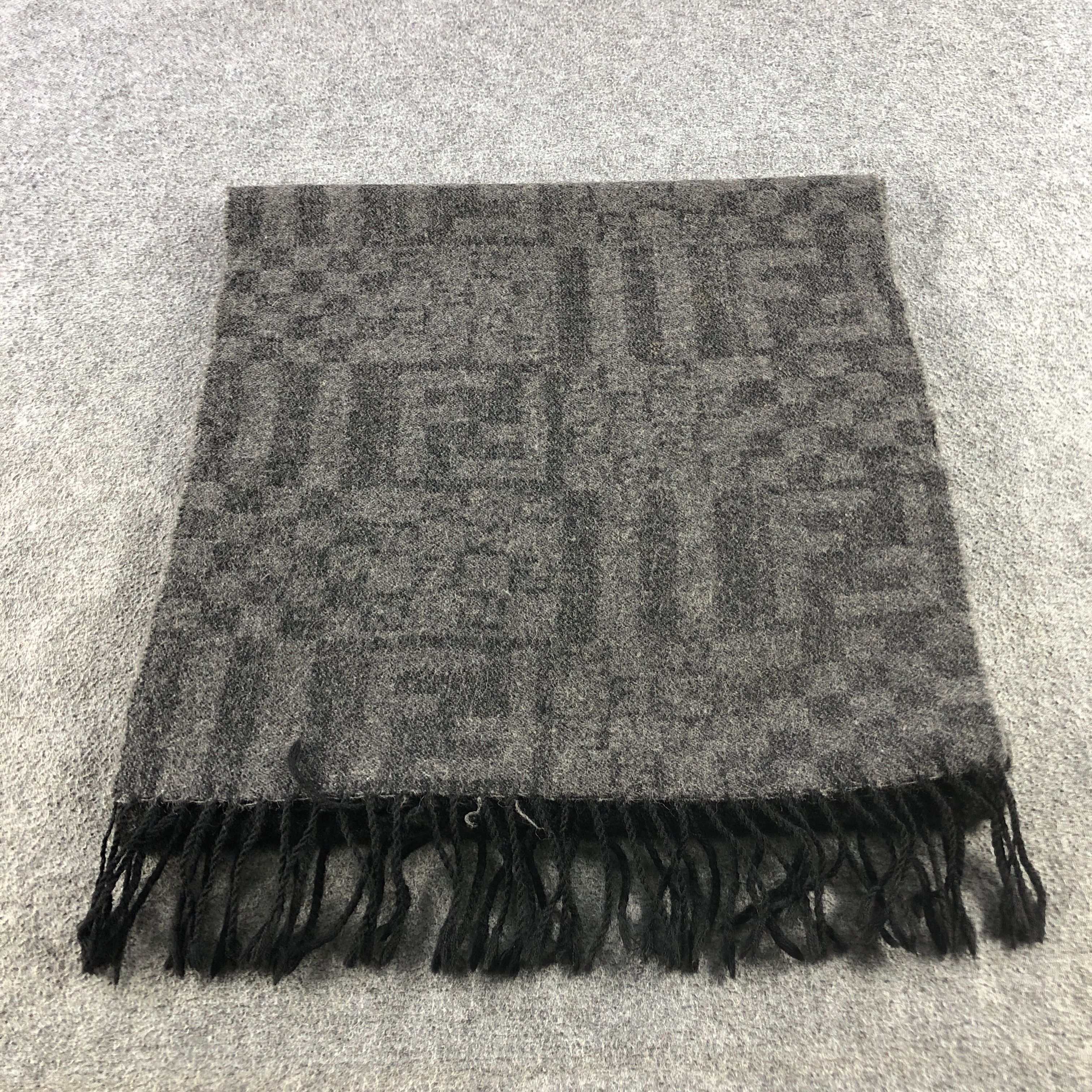 Fendi Fendi Monogram Scarf Muffler Wool Neck Warmer V2821 Size ONE SIZE - 3 Thumbnail