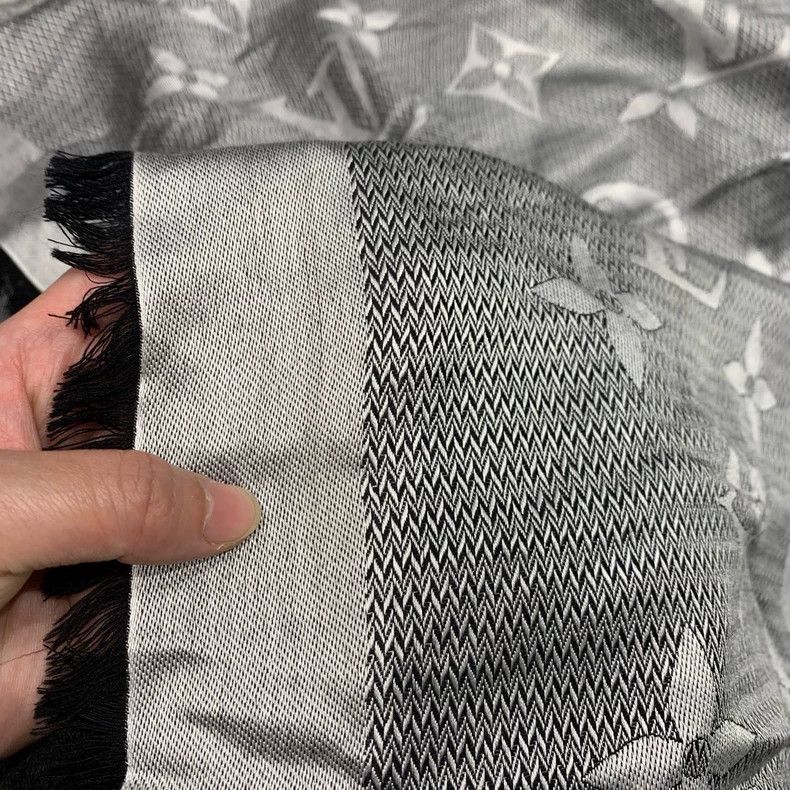 Louis Vuitton Louis Vuitton Grey presbyopic full print scarf Size ONE SIZE - 9 Thumbnail