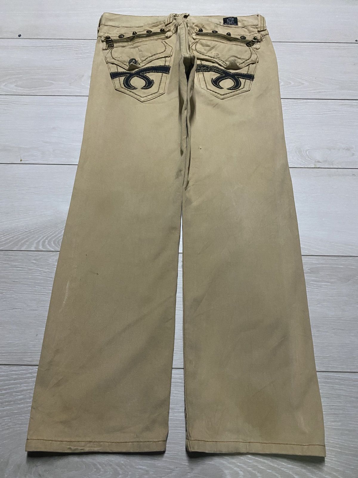 Japanese Brand Red Pepper Avantgarde Skull Button Distressed Loose Jeans Size US 33 - 1 Thumbnail