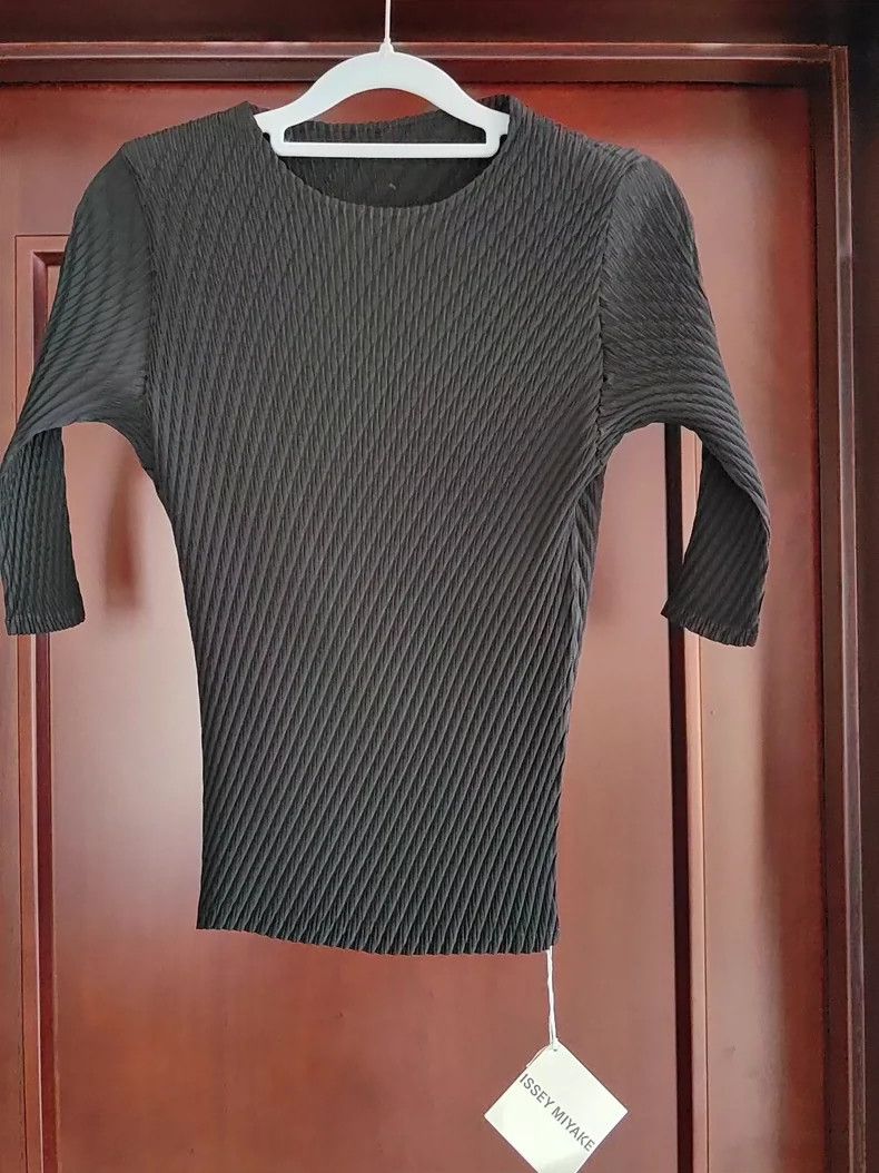 Issey Miyake Issey Miyake size:2 Black main line small fish-scale round Size M / US 6-8 / IT 42-44 - 4 Thumbnail