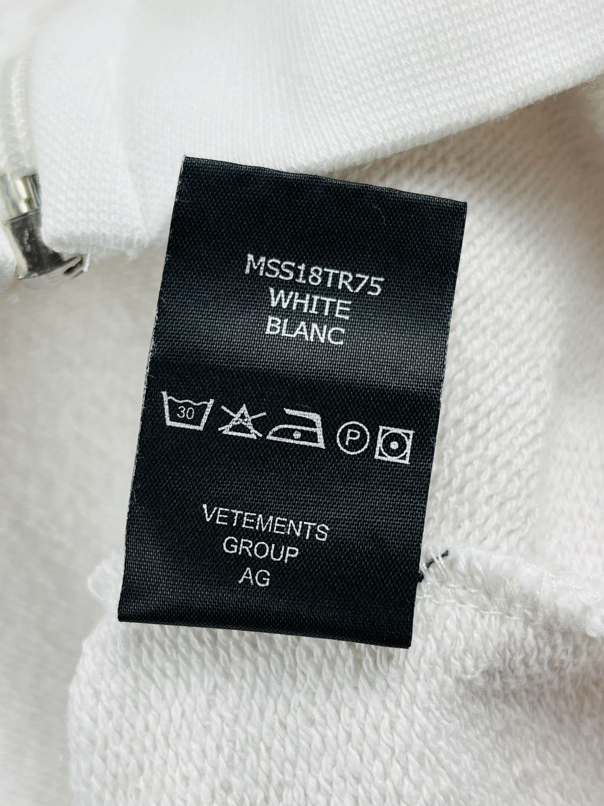 Vetements SS18 Vetements Calendar Zip Up Boxy Hoodie White Size US S / EU 44-46 / 1 - 13 Thumbnail