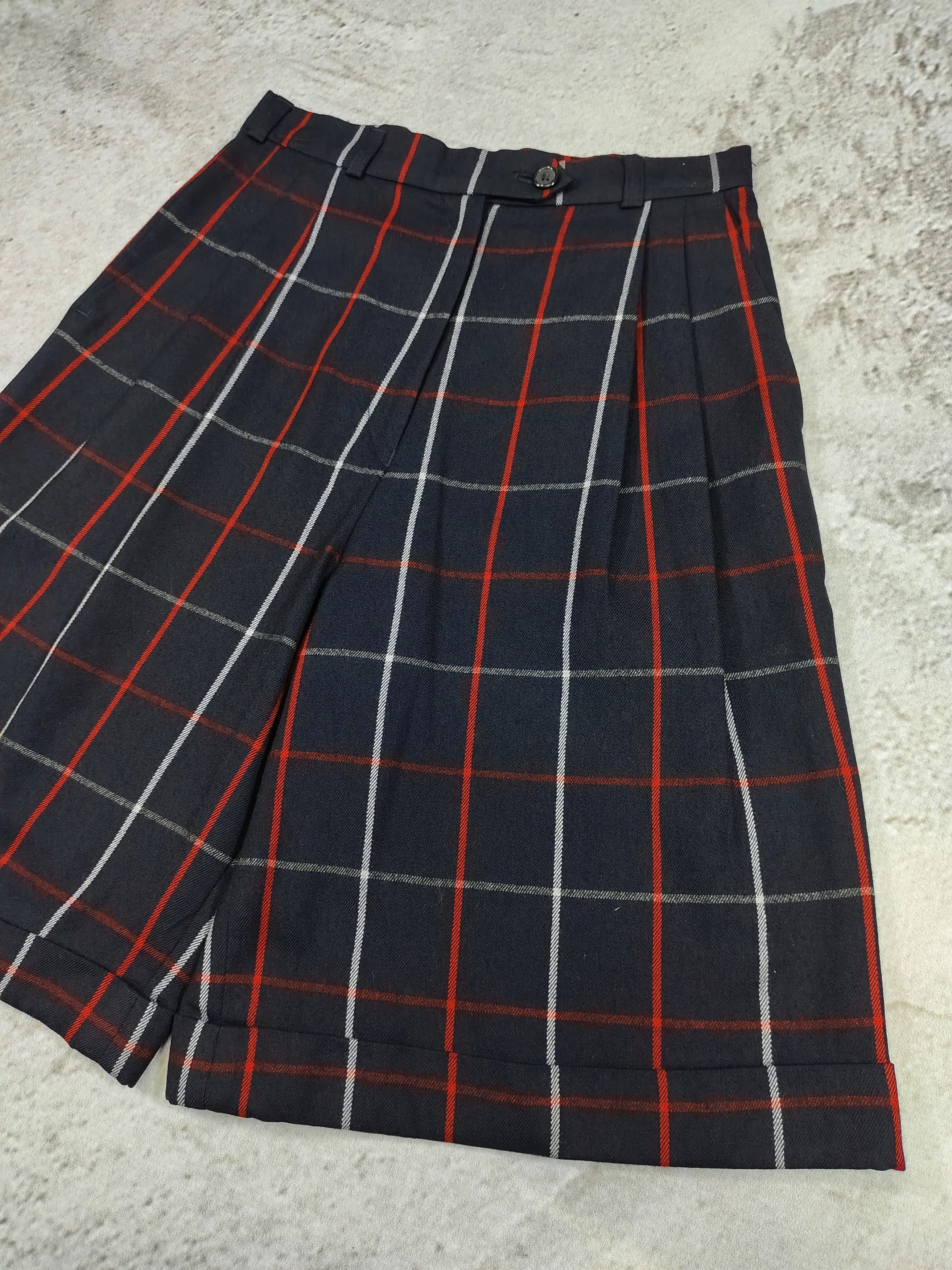 90s Burberrys- Classic Minimal Tartan Pattern Wool Short