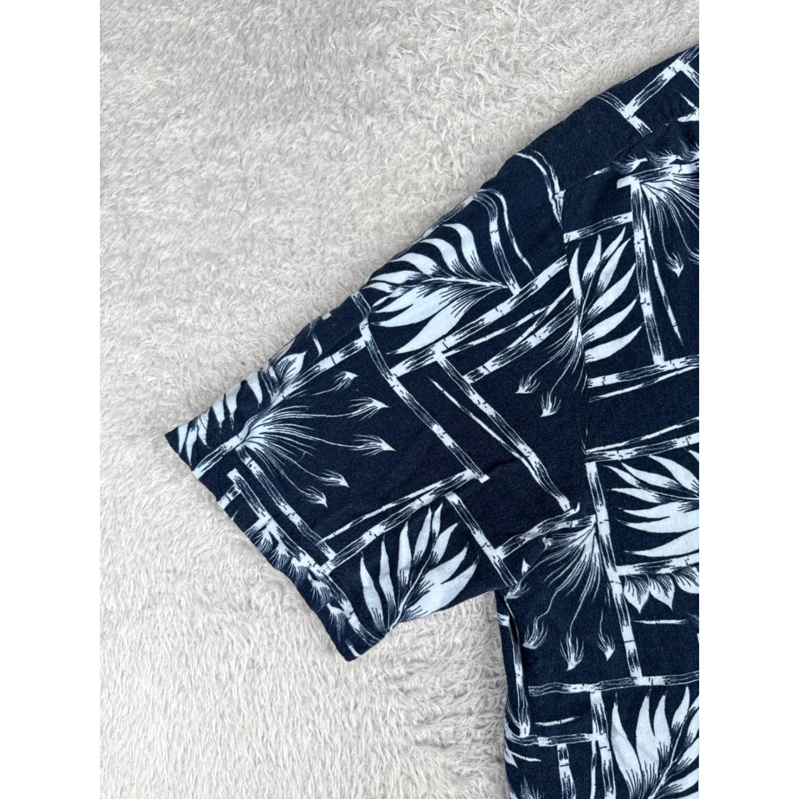 Vintage Puritan Shirt Mens Large Blue Hawaiian Bamboo Leaf Print 100% Rayon Wood Button Shirt Regular Men 40 in Blue Floral Aloha Hawaiian Resort Beach 90s? Size US L / EU 52-54 / 3 - 3 Thumbnail