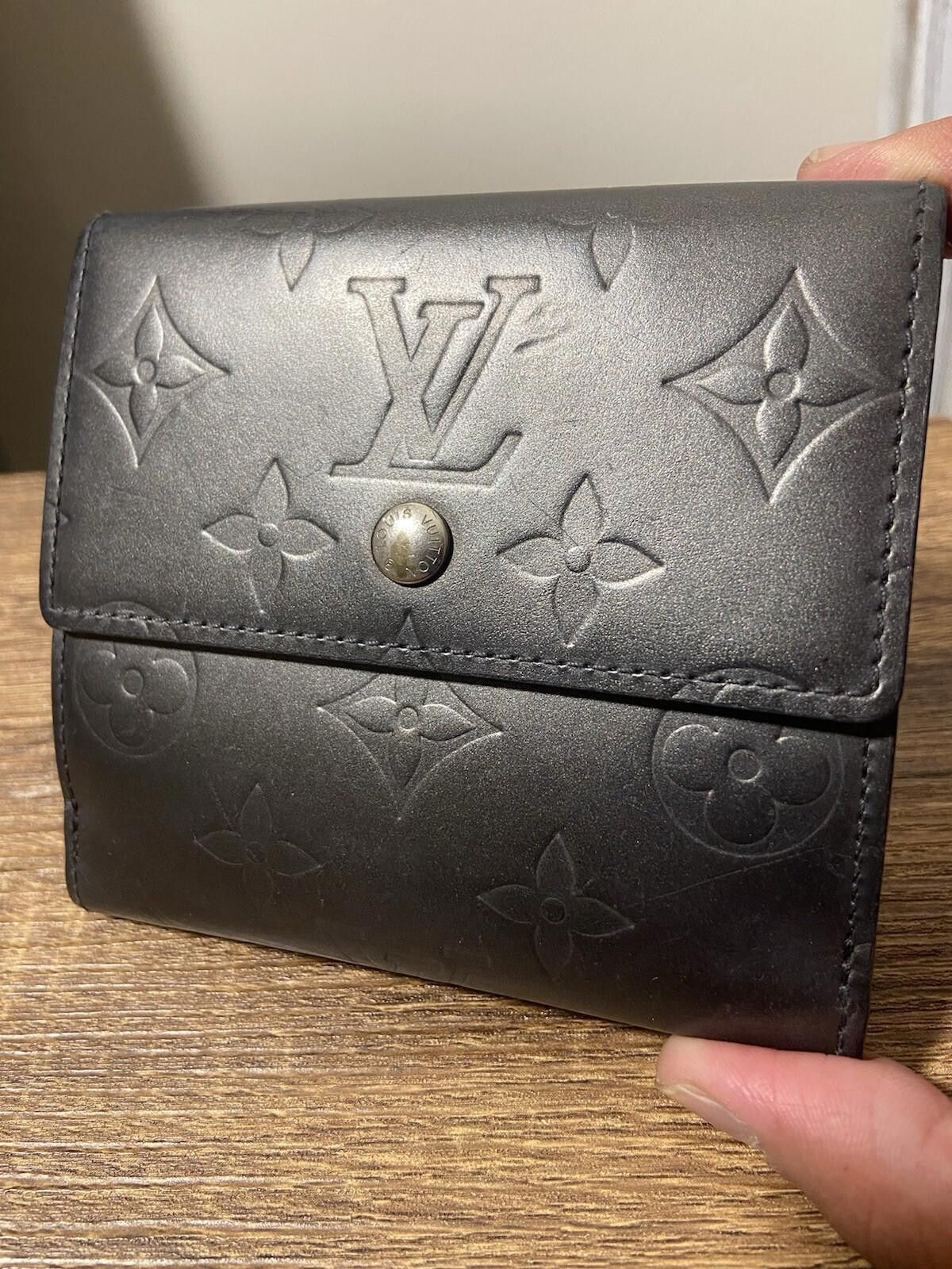 Louis Vuitton Louis Vuitton charcoal gray matte monogram trifold wallet Size ONE SIZE - 1 Thumbnail