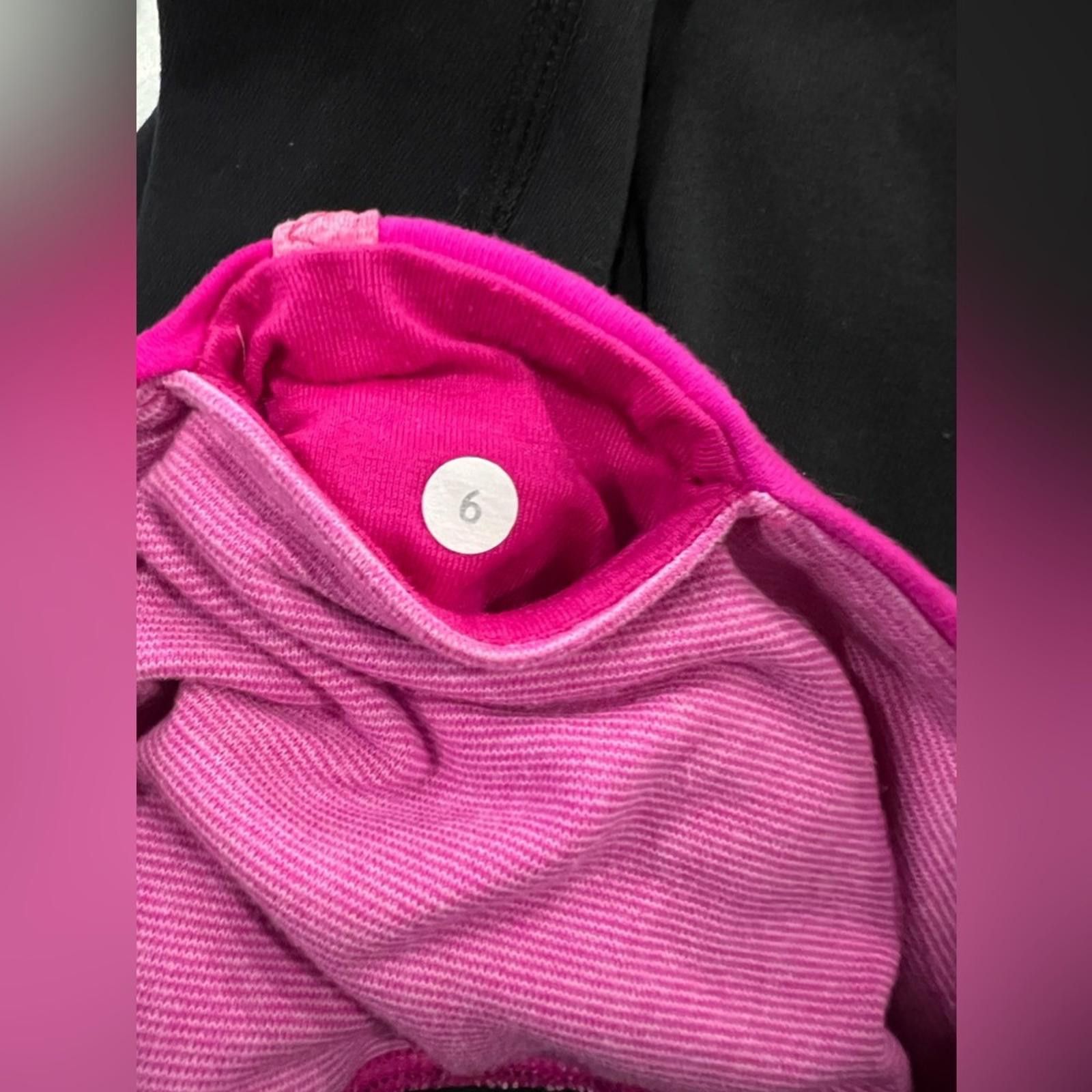 Lululemon Lululemon Cropped Leggings Yoga Pants Pink Black Size 6 Size 28" / US 6 / IT 42 - 4 Thumbnail