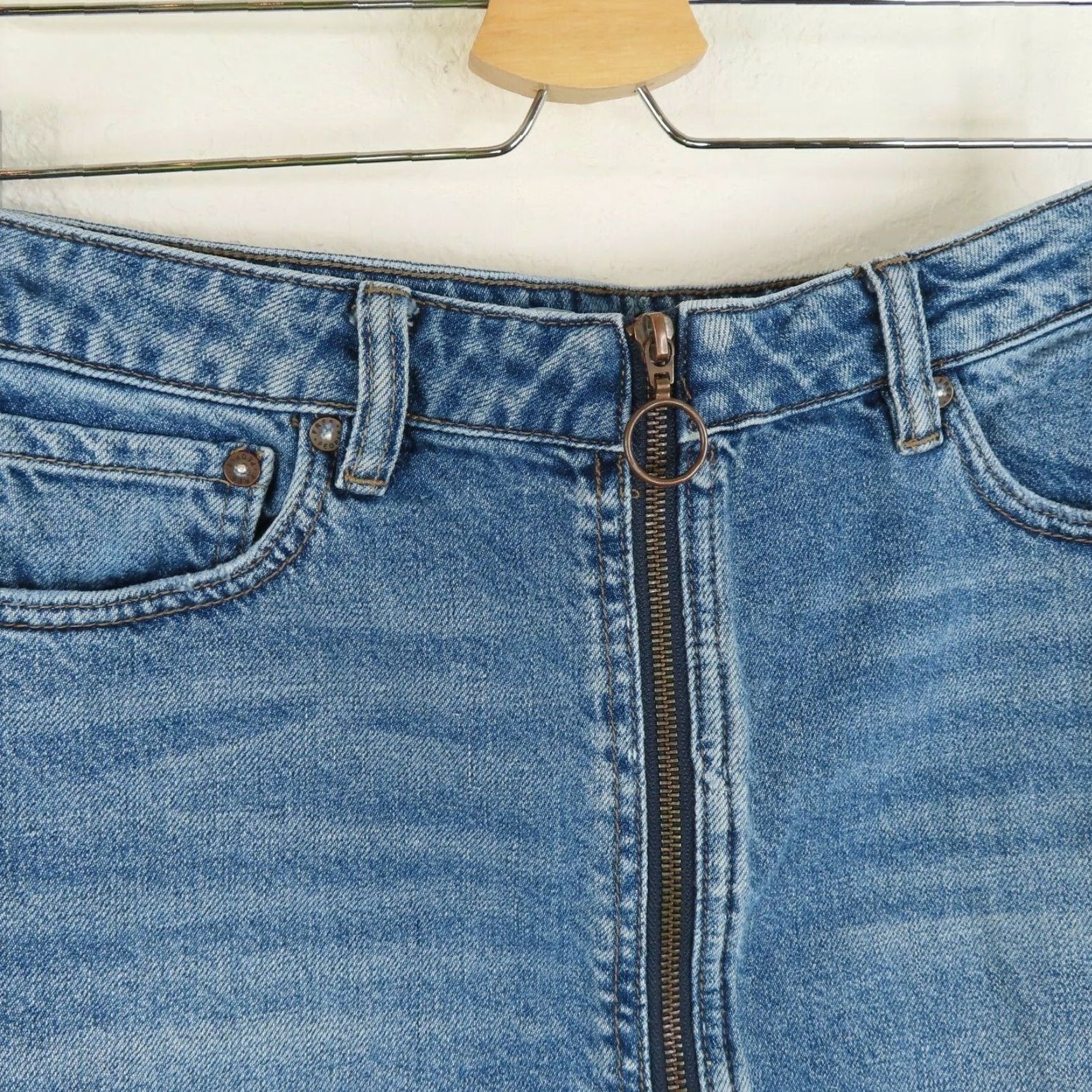 Vintage We The Free Skirt Womens 27 Denim Blue A-Line Short Zip Front Distressed Hem Frayed Hem Casual VintageNo (adjusted) Size 27" / US 4 / IT 40 - 3 Thumbnail