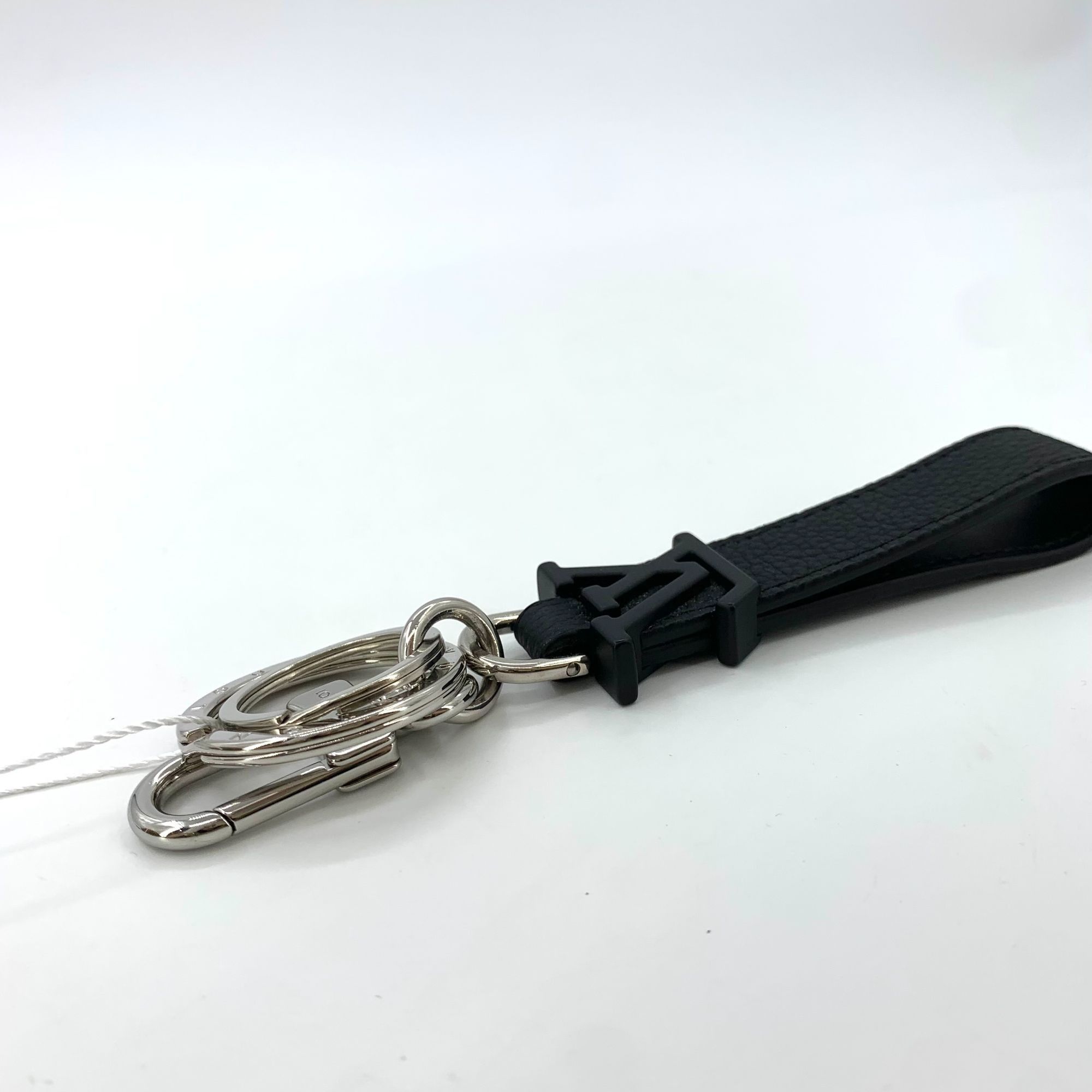 Louis Vuitton X9199 Louis Vuitton Black Leather Keychain With Silver-Tone Size ONE SIZE - 4 Thumbnail