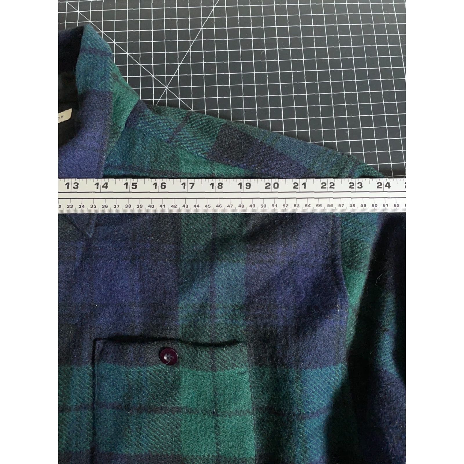 Vintage Vintage Wool Flannel Shirt Heavyweight Grunge Tartan Dark Blue Green Workwear Adult XL Green Wool Size US XL / EU 56 / 4 - 7 Thumbnail