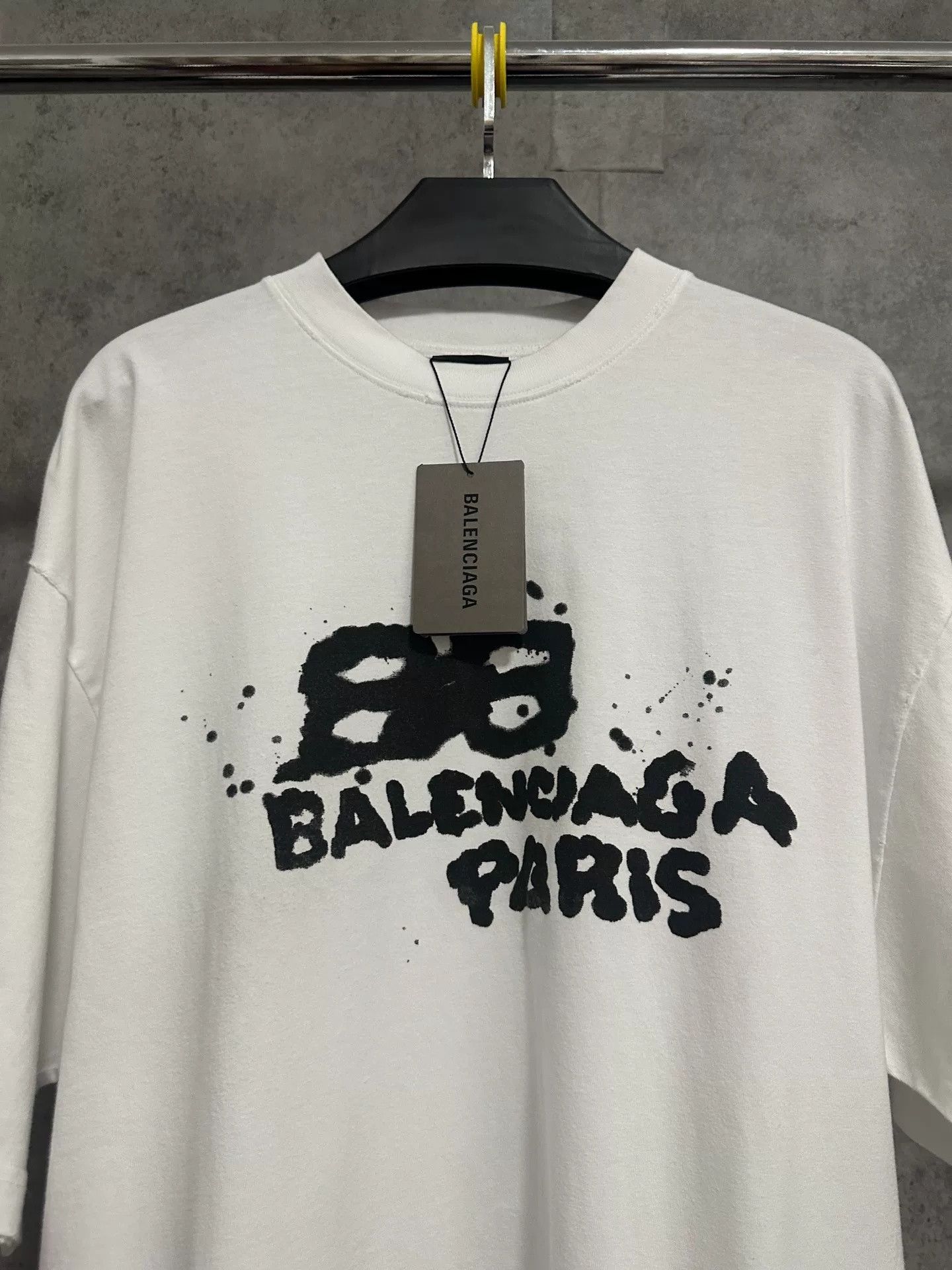 Balenciaga Balenciaga Men's White Splatter Graffiti T-Shirt Size US L / EU 52-54 / 3 - 2 Thumbnail
