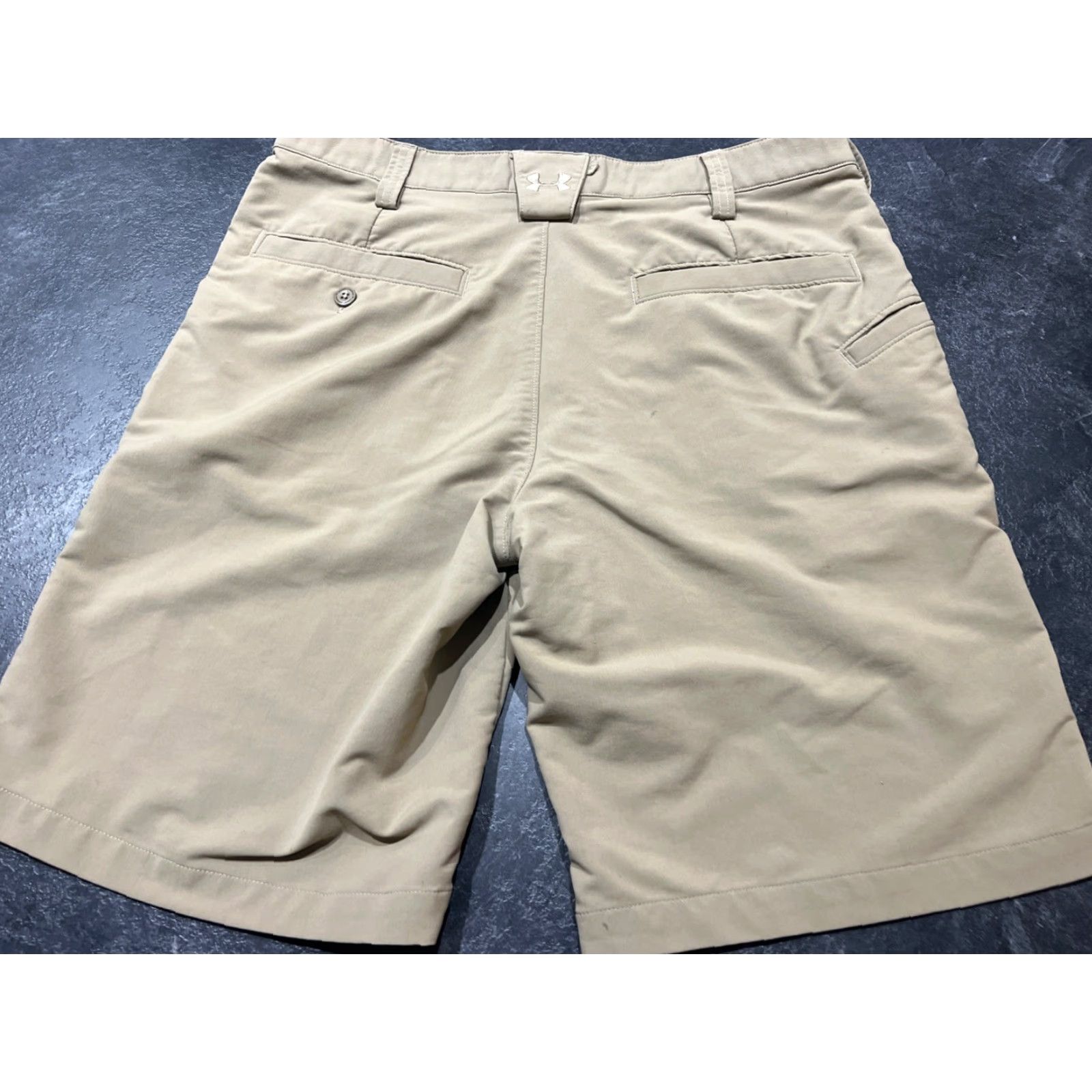Under Armour Under Armour Men’s Shorts Bermuda Casual Beige 32 Regular HeatGear Zip Fly Belt Loops Slash Pockets Mens Size US 34 / EU 50 - 4 Thumbnail