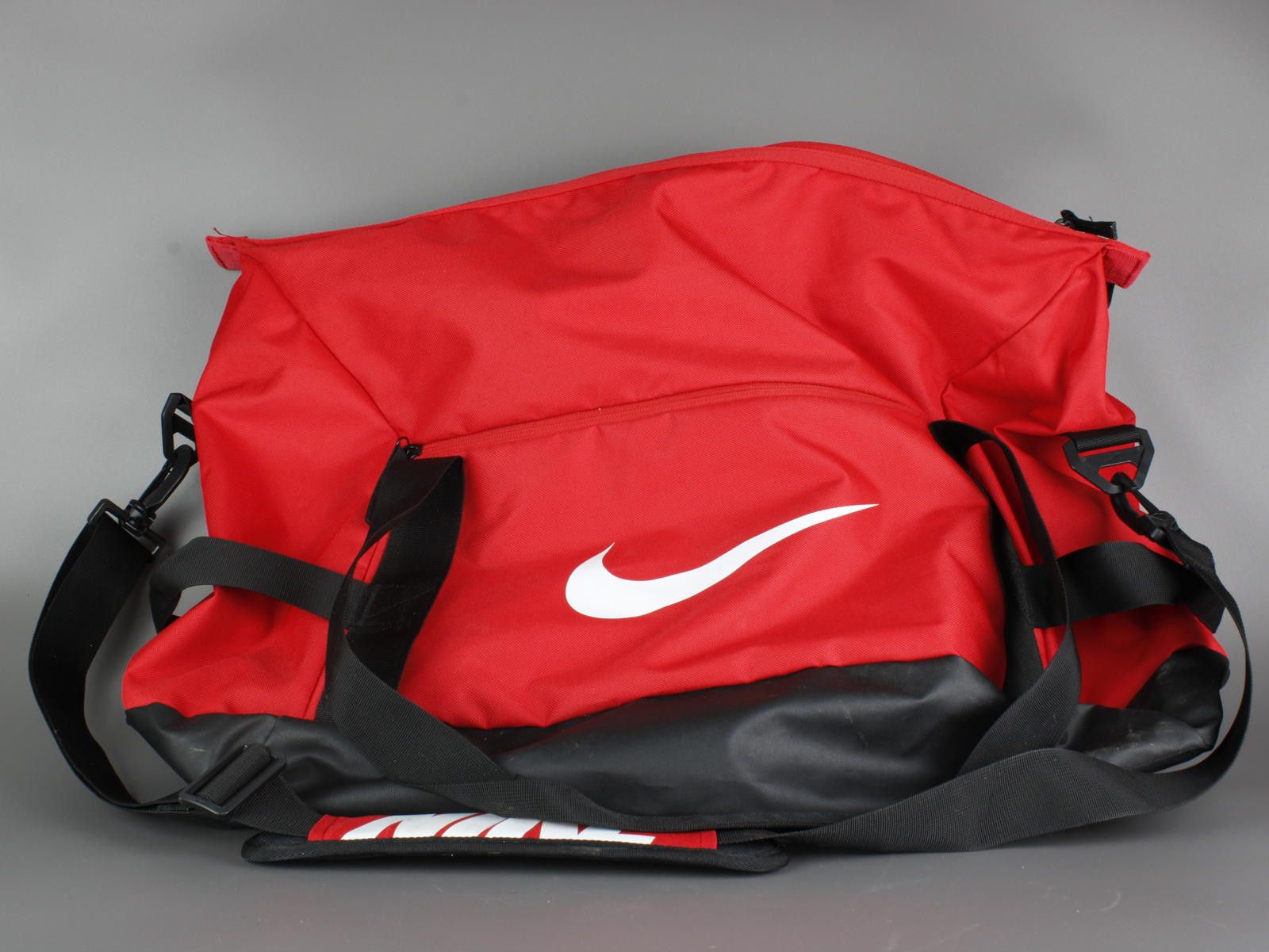 Nike Nike Red and Black Gym Bag with Adjustable Strap Size ONE SIZE - 1 Thumbnail