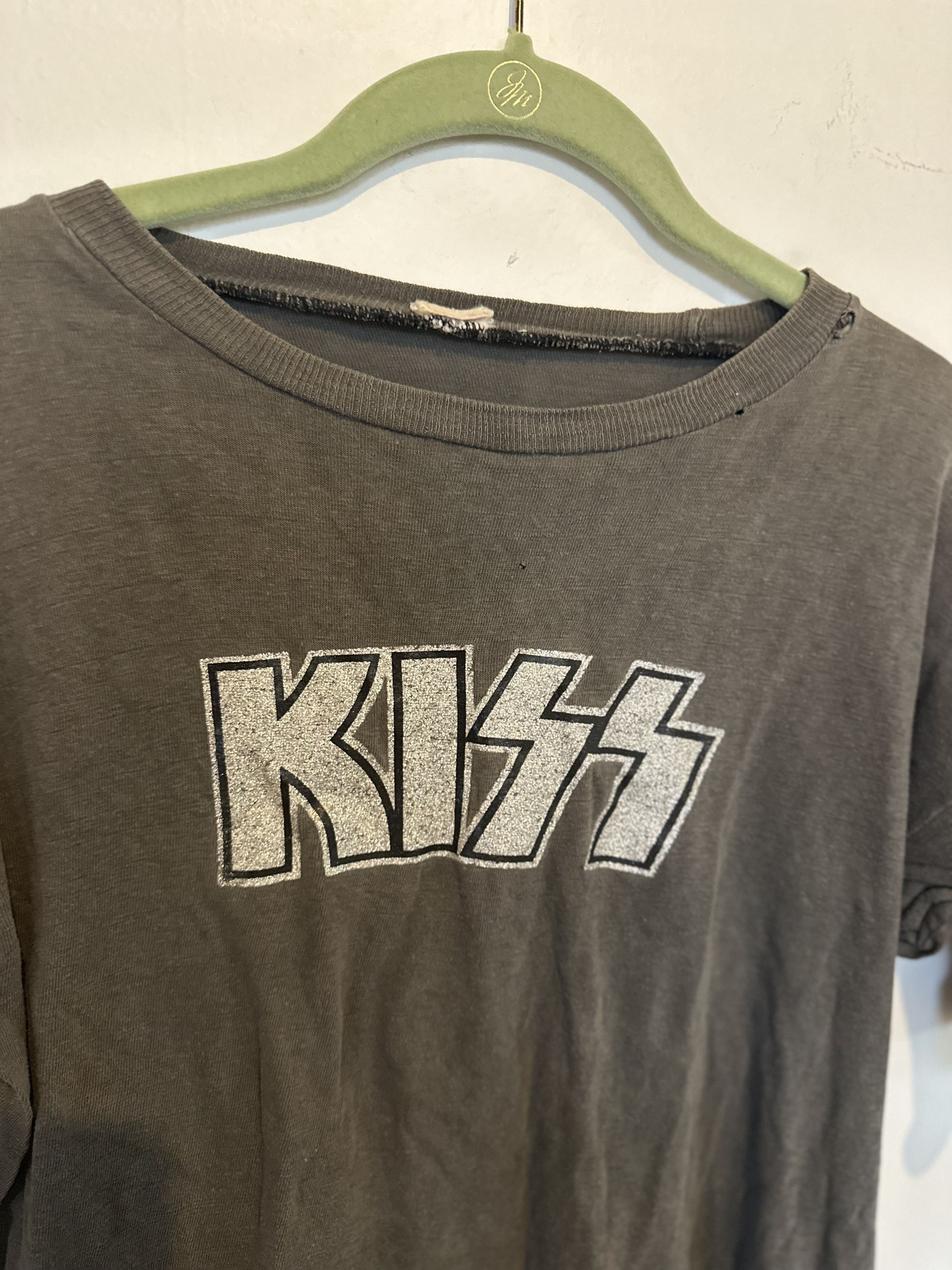 Vintage Vintage washed black 70’s KISS band “logo” t-shirt Size US M / EU 48-50 / 2 - 1 Thumbnail