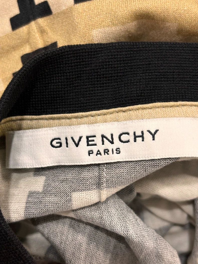 Givenchy Givenchy Givenchy Short Sleeve TShirt in Unique Pattern -2 Size US XS / EU 42 / 0 - 4 Thumbnail