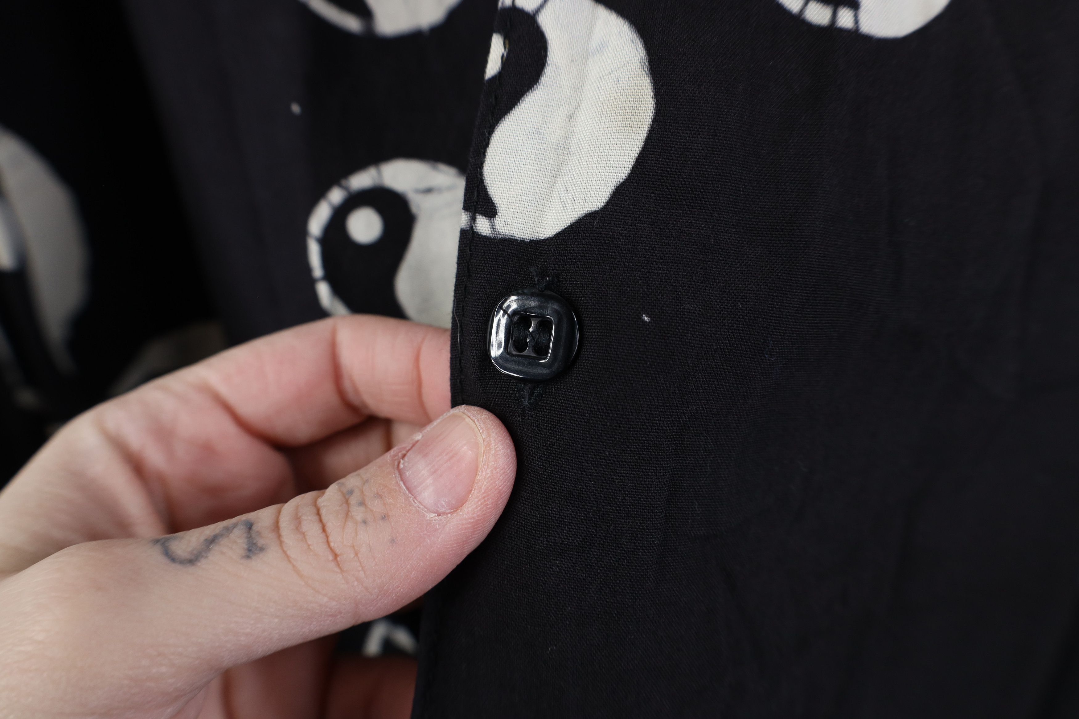 Vintage Vintage 90s Streetwear Rayon Gabardine Yin Yang Button Shirt Size US L / EU 52-54 / 3 - 4 Thumbnail