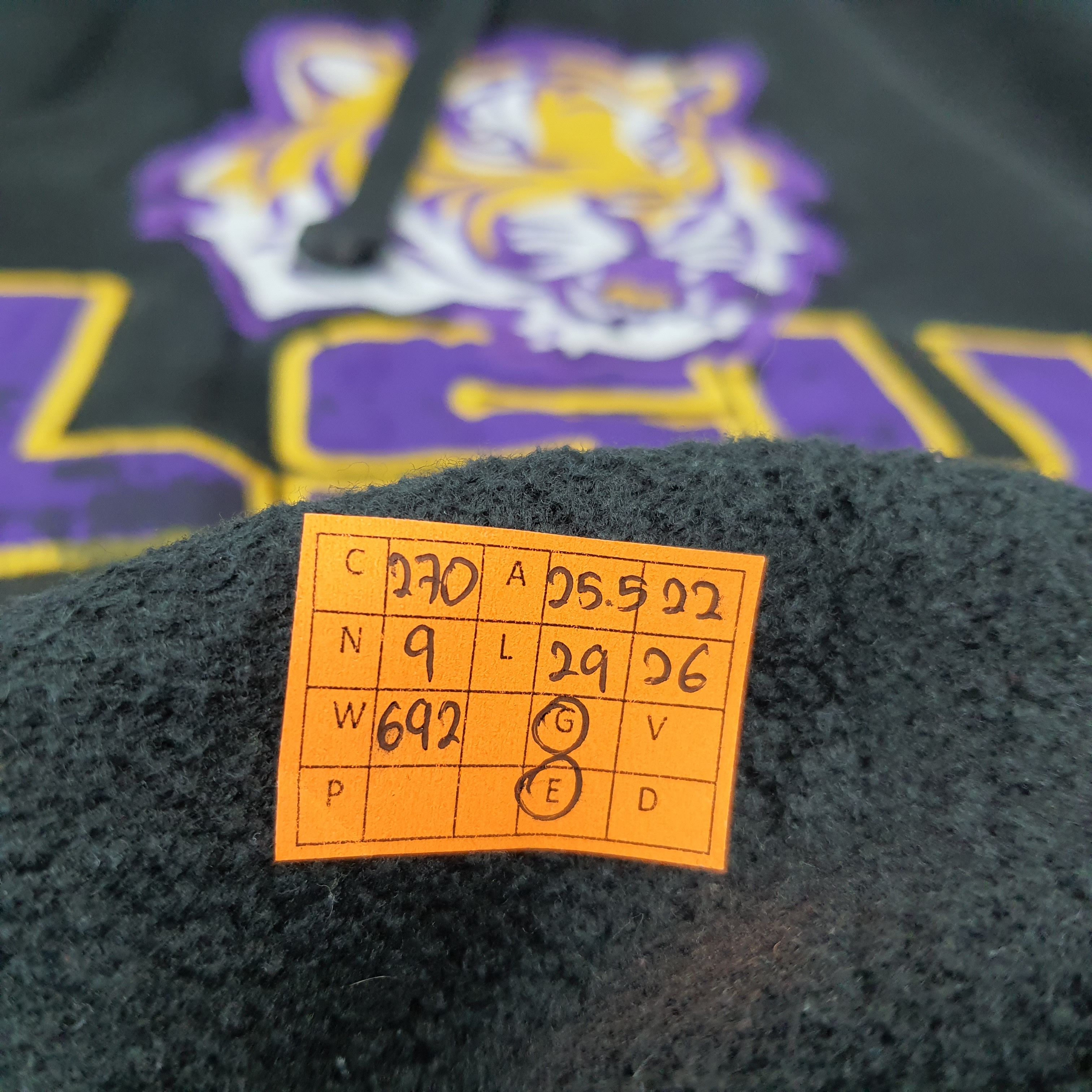 Vintage Vintage LSU Tiger Football Hoodie C270N9 Size US XL / EU 56 / 4 - 8 Thumbnail
