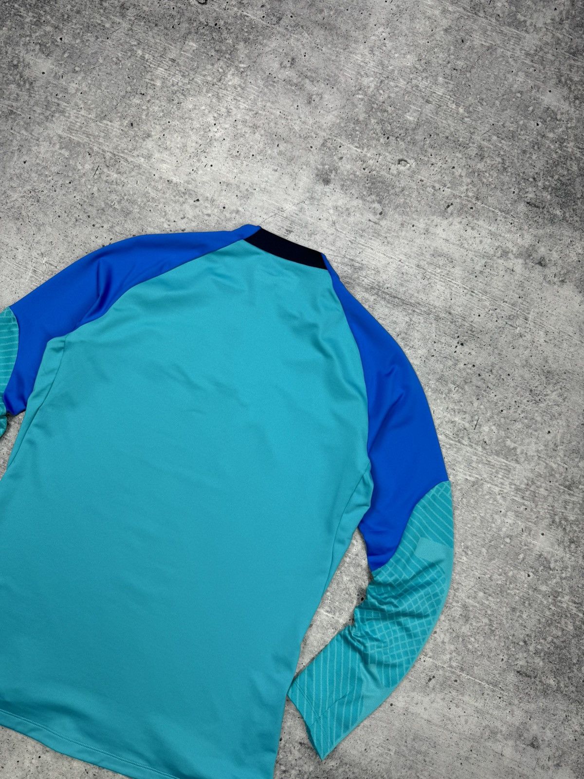Designer × Nike Vintage Nike F.C. Barcelona Logo Y2K Jersey Zip Sweatshirt Size US L / EU 52-54 / 3 - 17 Thumbnail