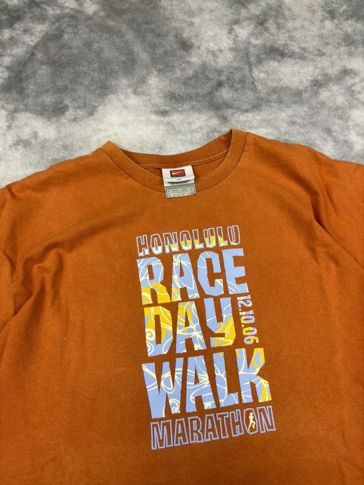 Nike × Vintage 00s Nike Honolulu Marathon Vintage Y2K Oversized Tee T-Shirt Size US XL / EU 56 / 4 - 2 Thumbnail