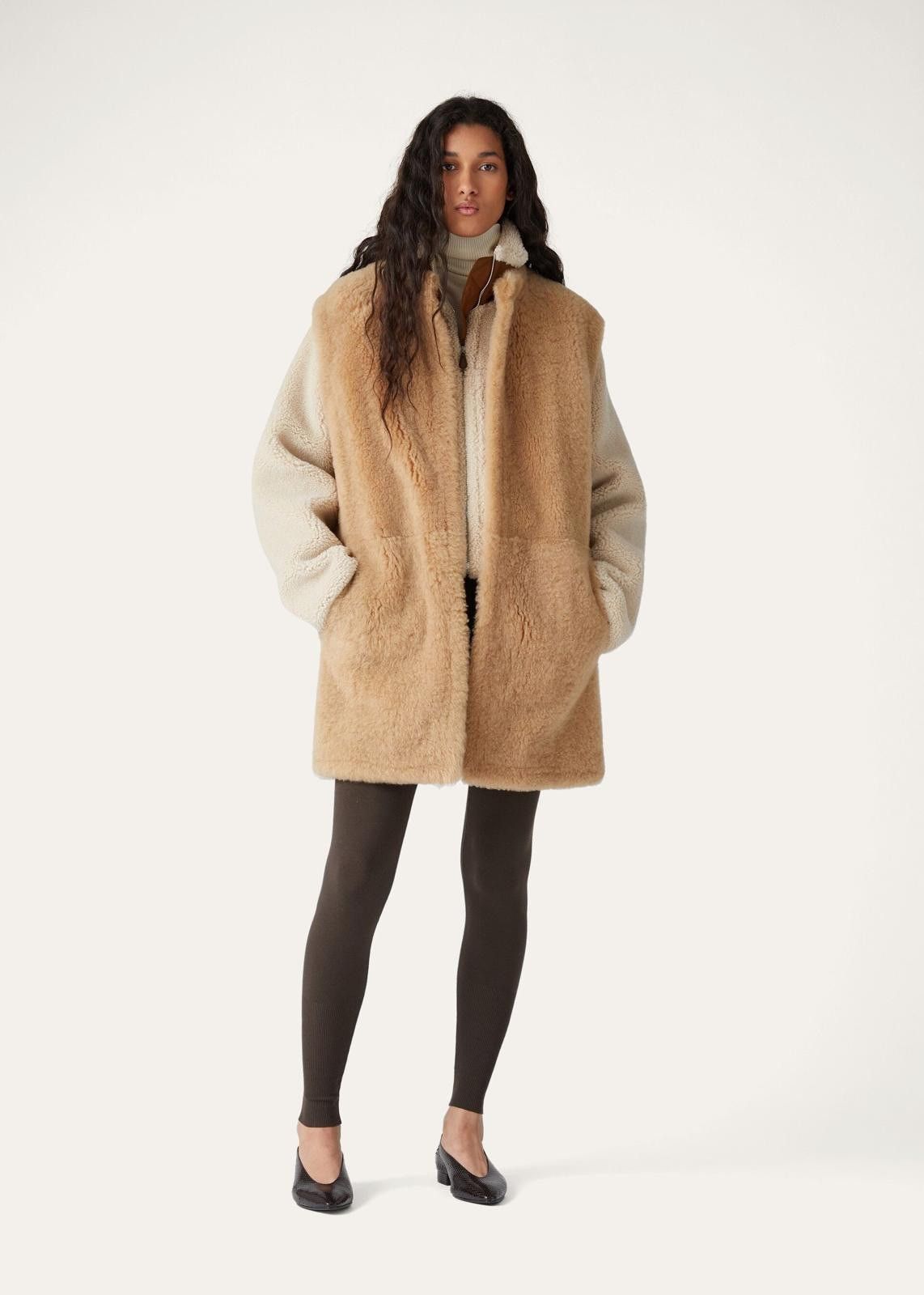 o1srvl11e1124 Cloud Shearling Vest in Camel