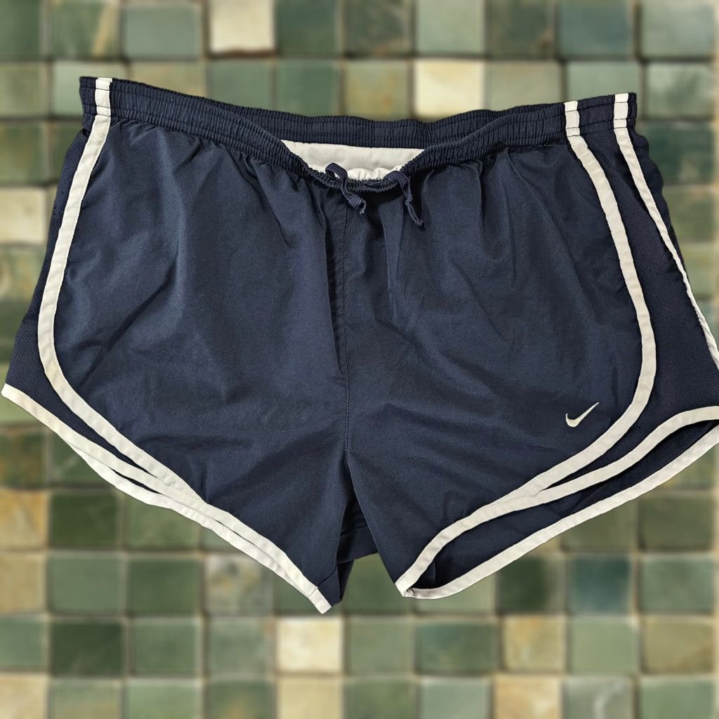 Nike Nike Shorts Womens Medium Navy Lined 3" Ins Stretch Running Gym Short Workout breathable moisture-wicking quick dry casual activewear Size 32" / US 10 / IT 46 - 1 Thumbnail