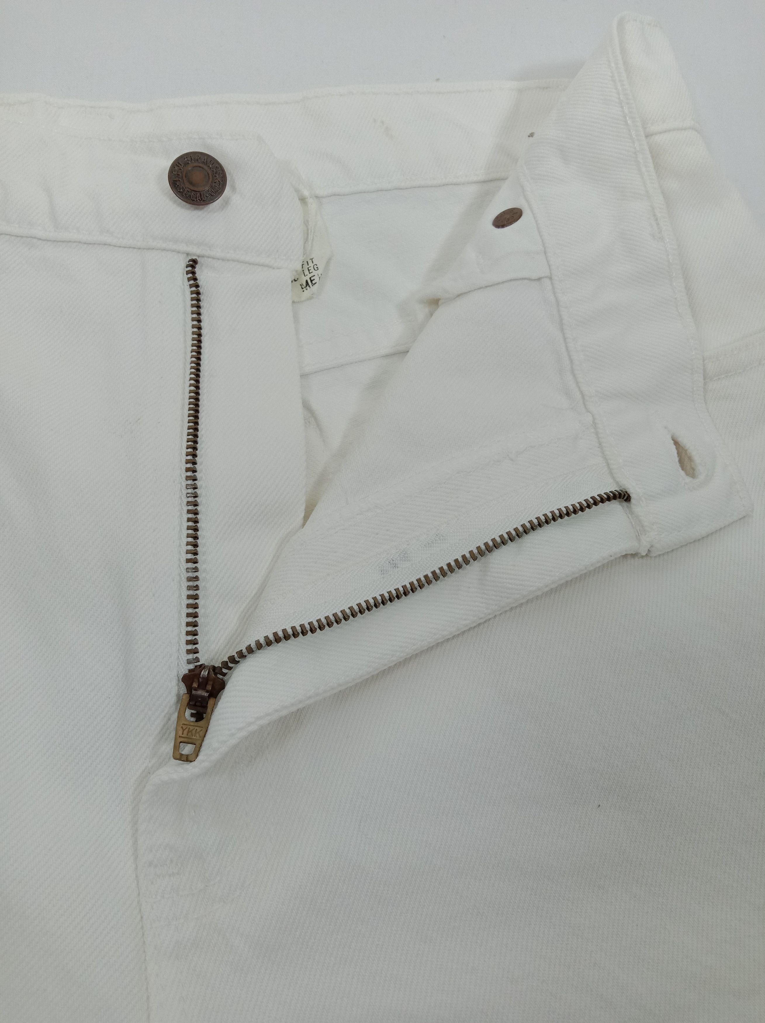 Vintage 90s Levi’s 551 Jeans Relaxed Fit White Denim