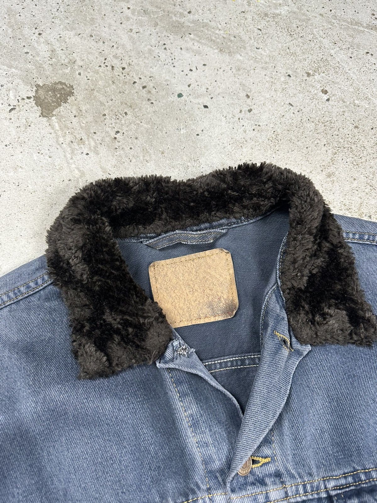 Levi's Vintage 1996 Levi’s Faded Sherpa Collar Denim Jacket Trucker Size US XL / EU 56 / 4 - 7 Thumbnail