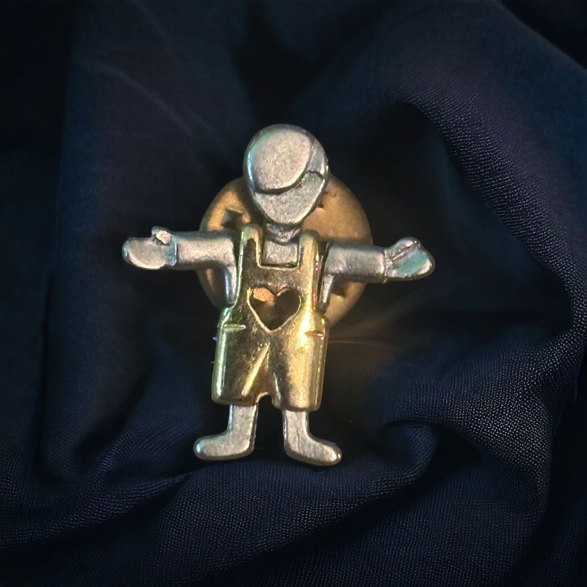 Vintage Vintage two tone little boy tac pin Size ONE SIZE - 1 Thumbnail