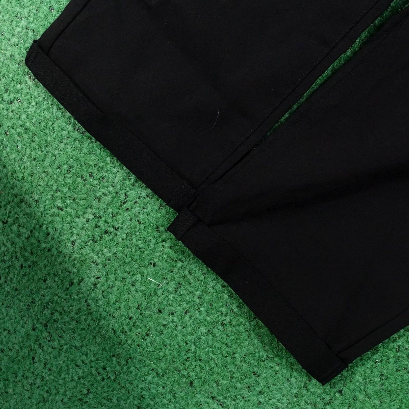 Vintage Mario Serrani Pants Womens XL Black Comfort Stretch Capri Pull On Slim Inseam 24 Pockets Studded Casual Summer Capris Womens XL Black Size 40" / US 18 - 3 Thumbnail